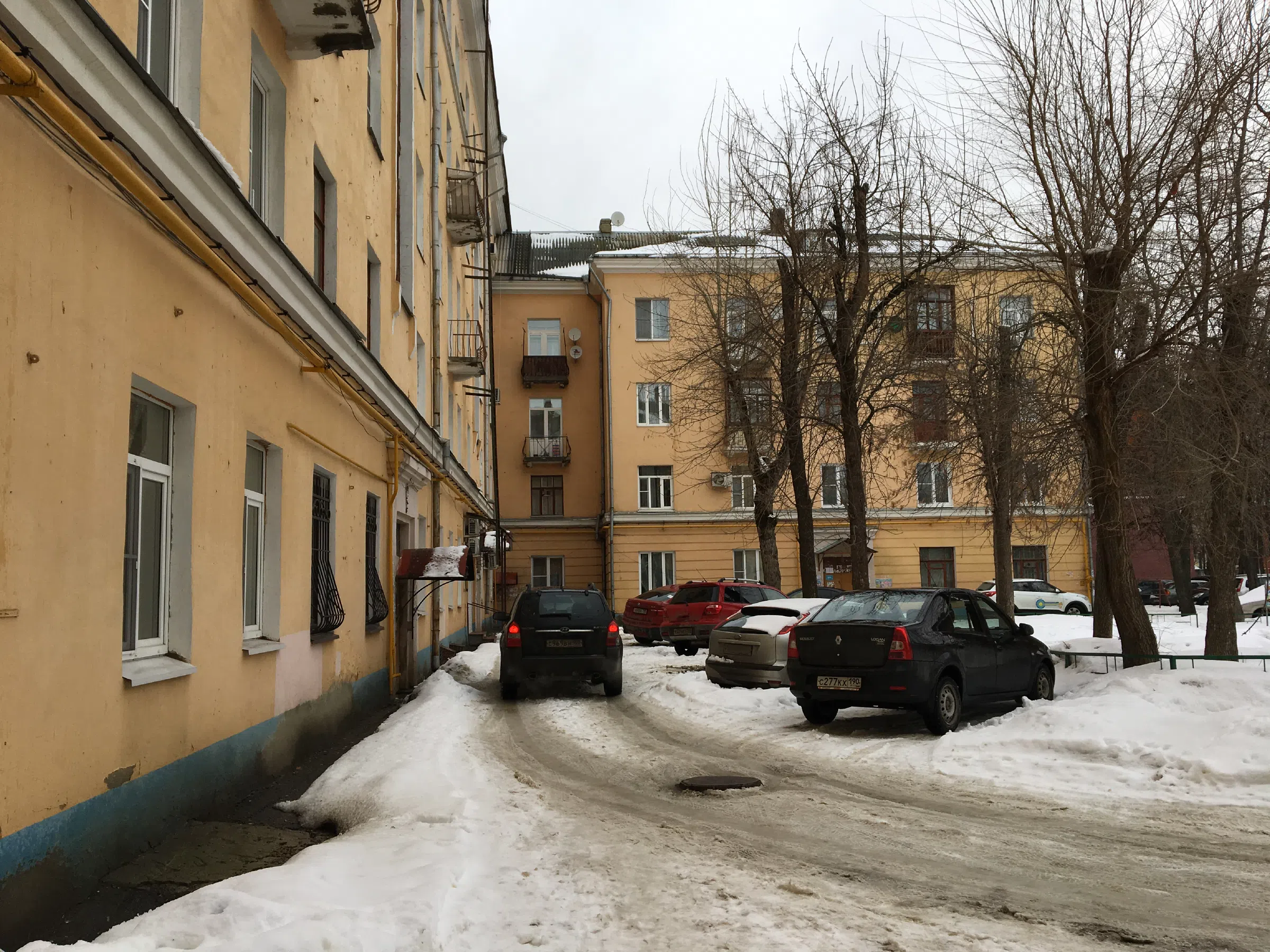 Желтая сталинка с двором, фото 6