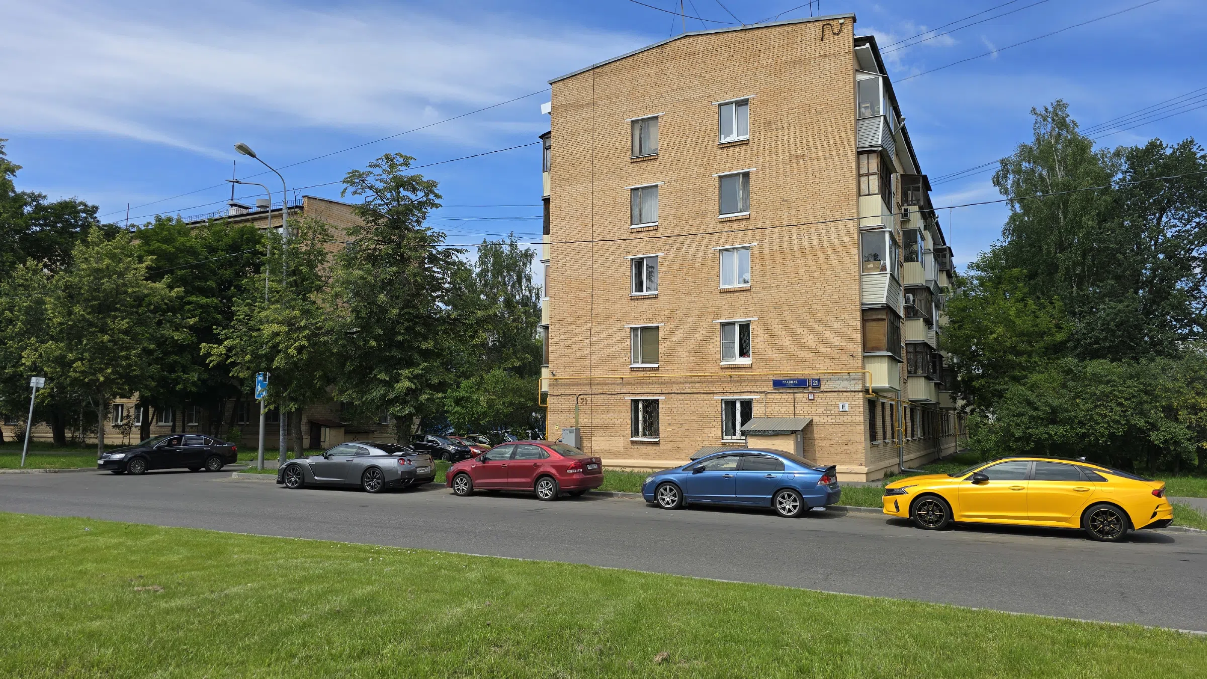 Улица с широким газоном, фото 3