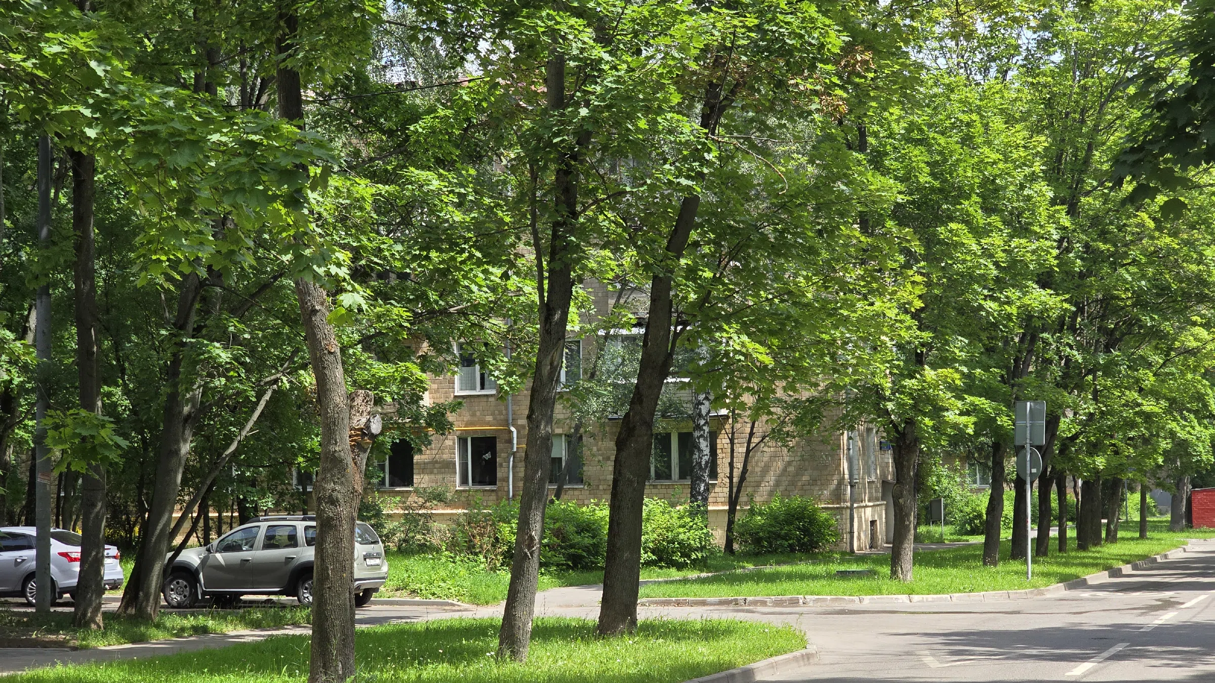 Улица с широким газоном, фото 18