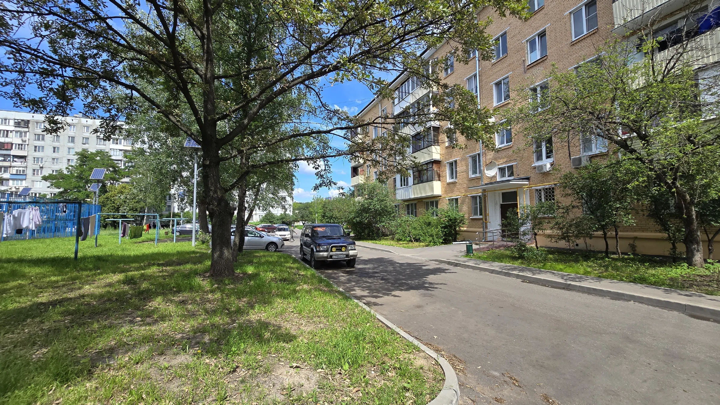 Улица с широким газоном, фото 10