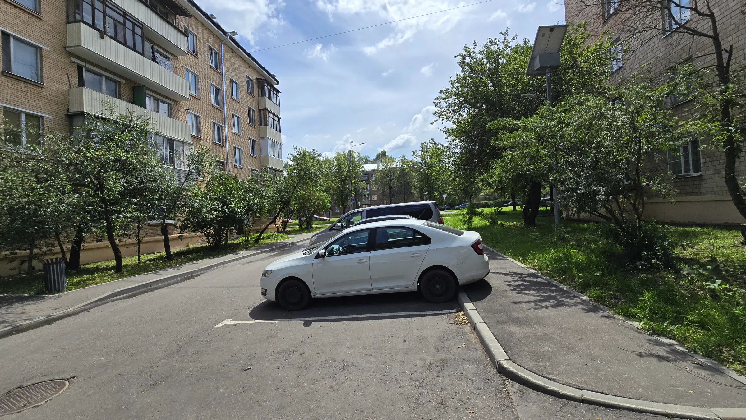 Улица с широким газоном, фото 12