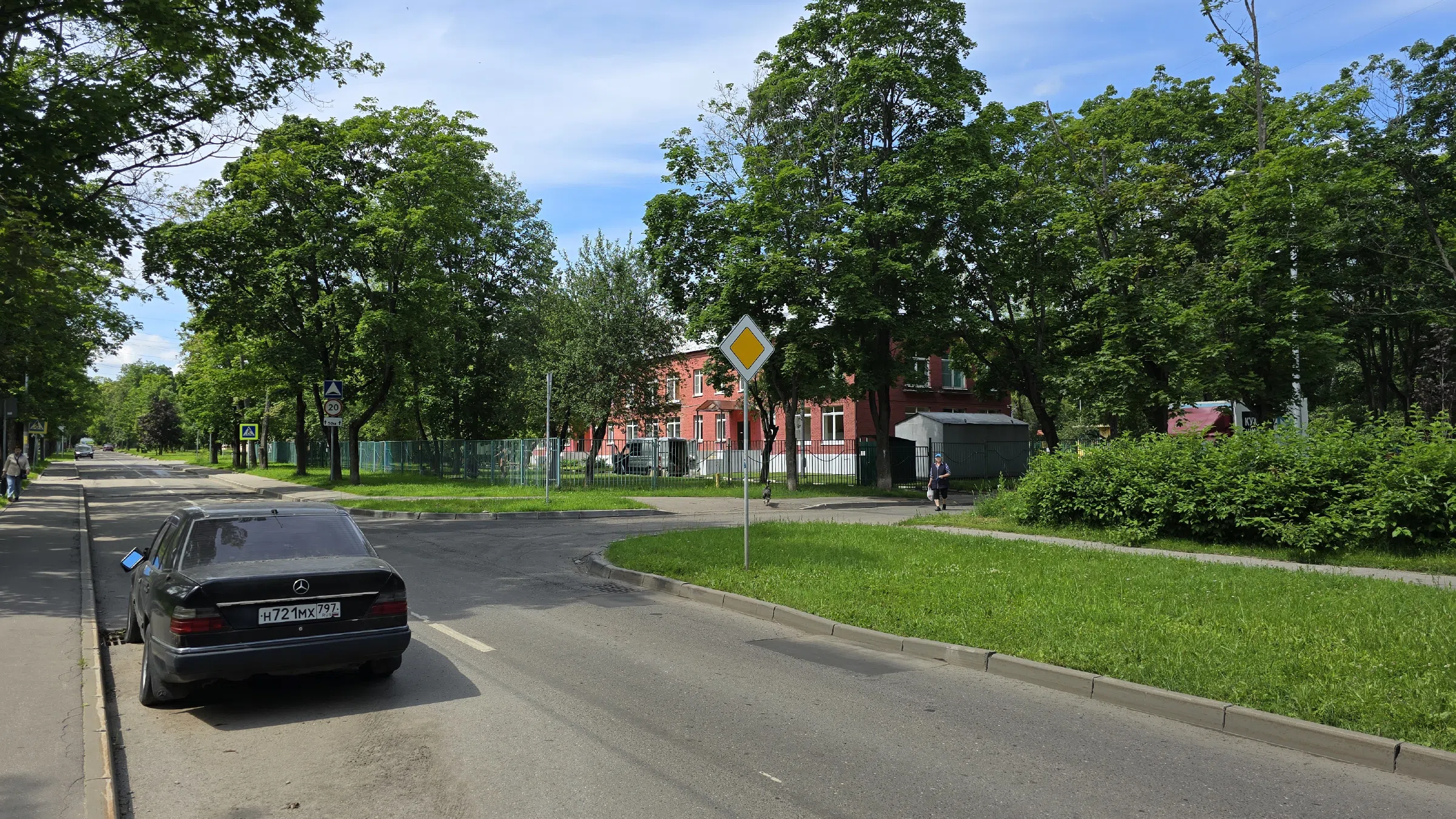 Улица с широким газоном, фото 21