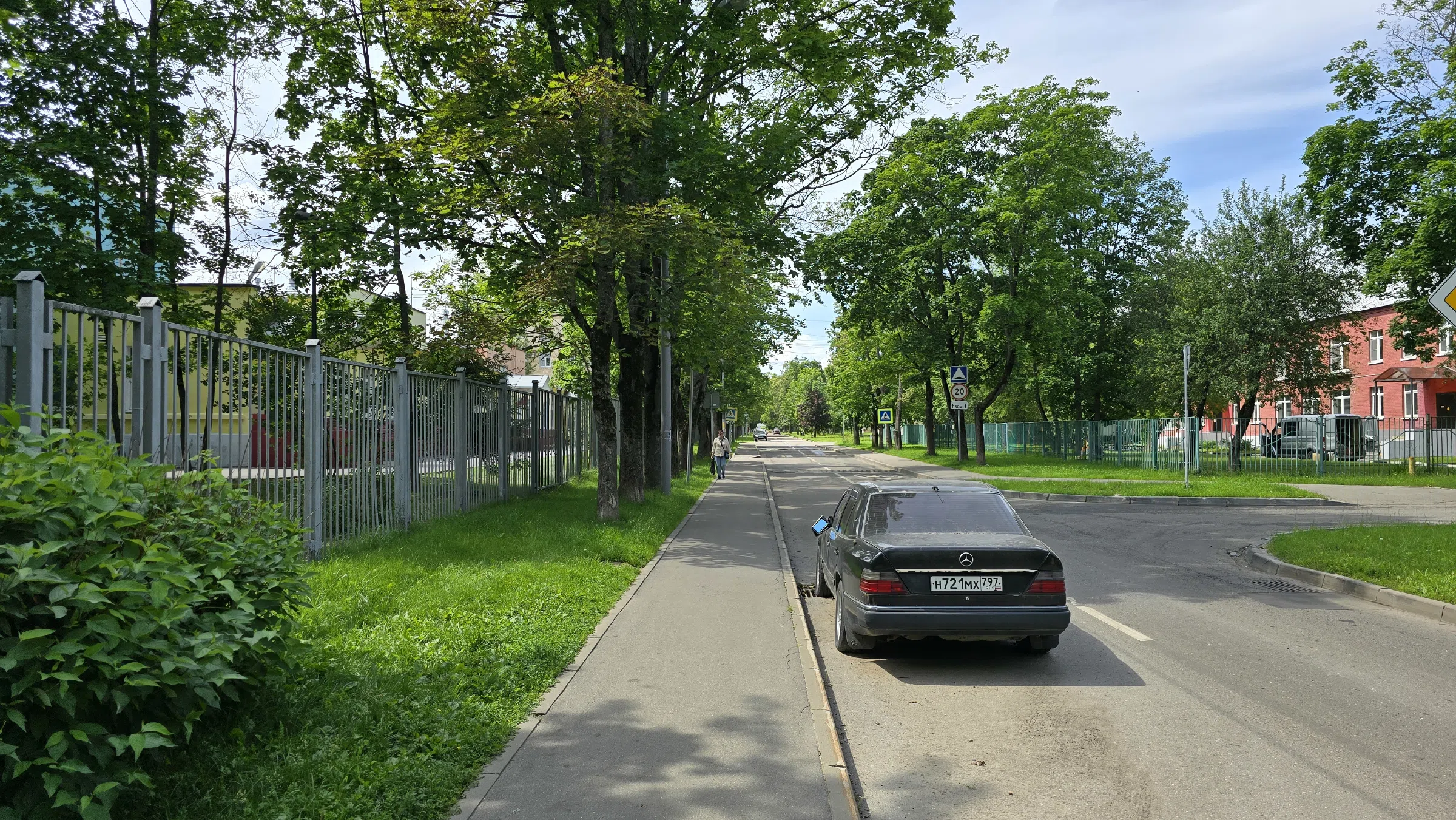Улица с широким газоном, фото 22