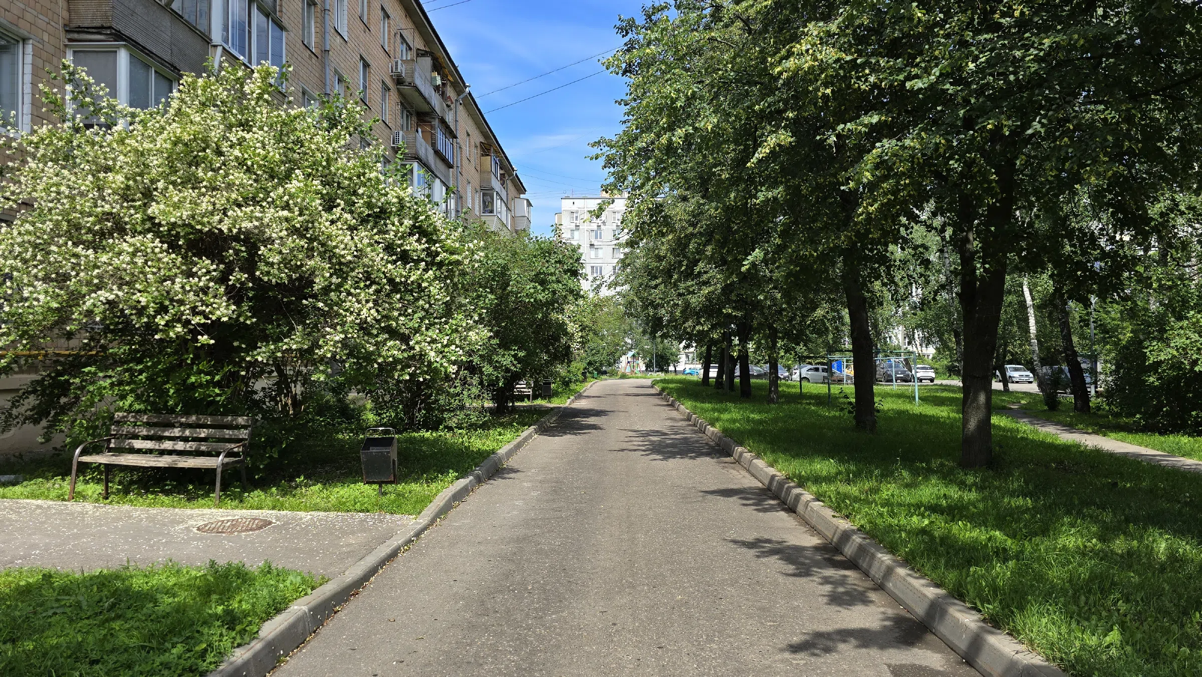 Улица с широким газоном, фото 13