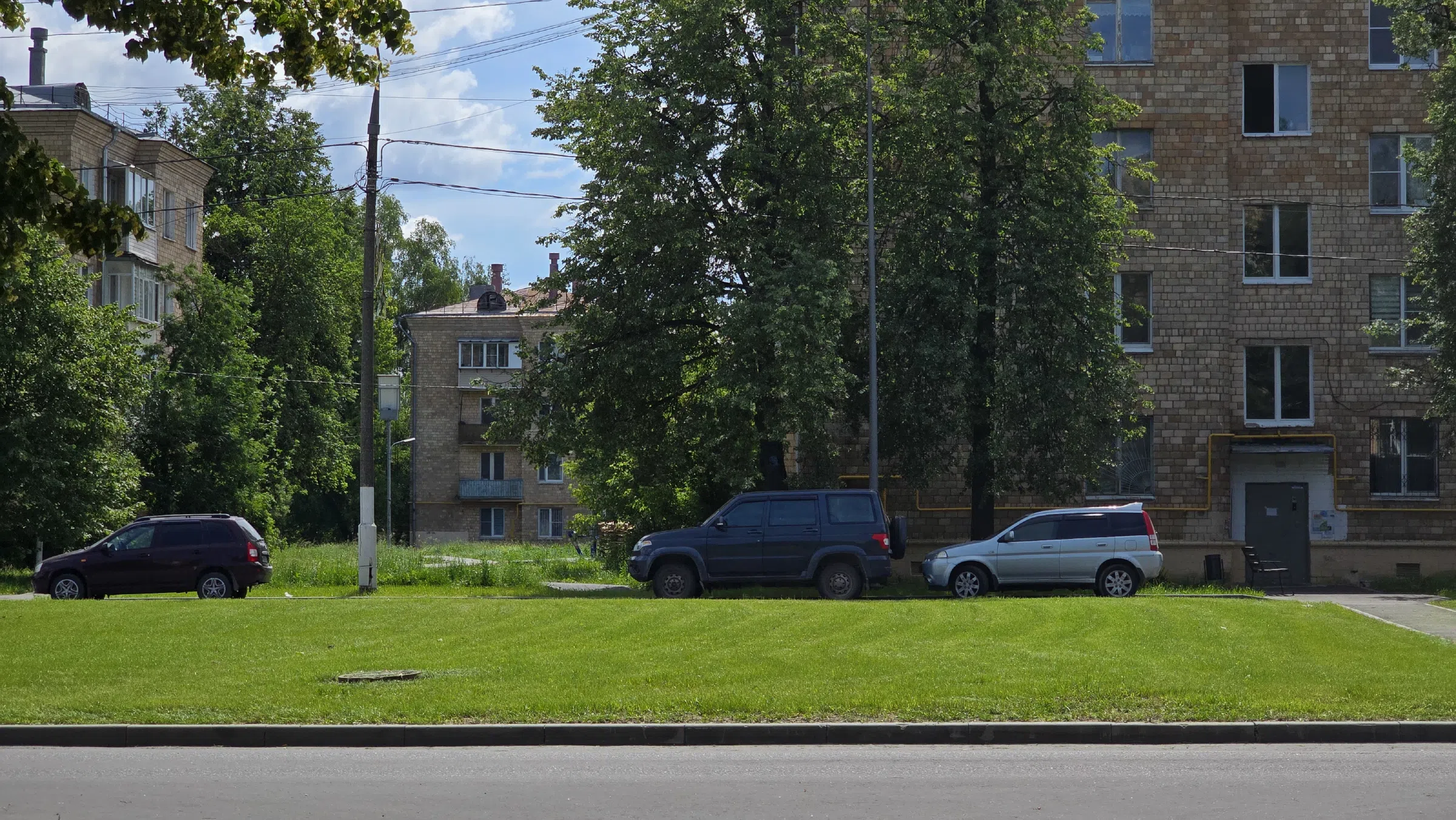 Улица с широким газоном, фото 15