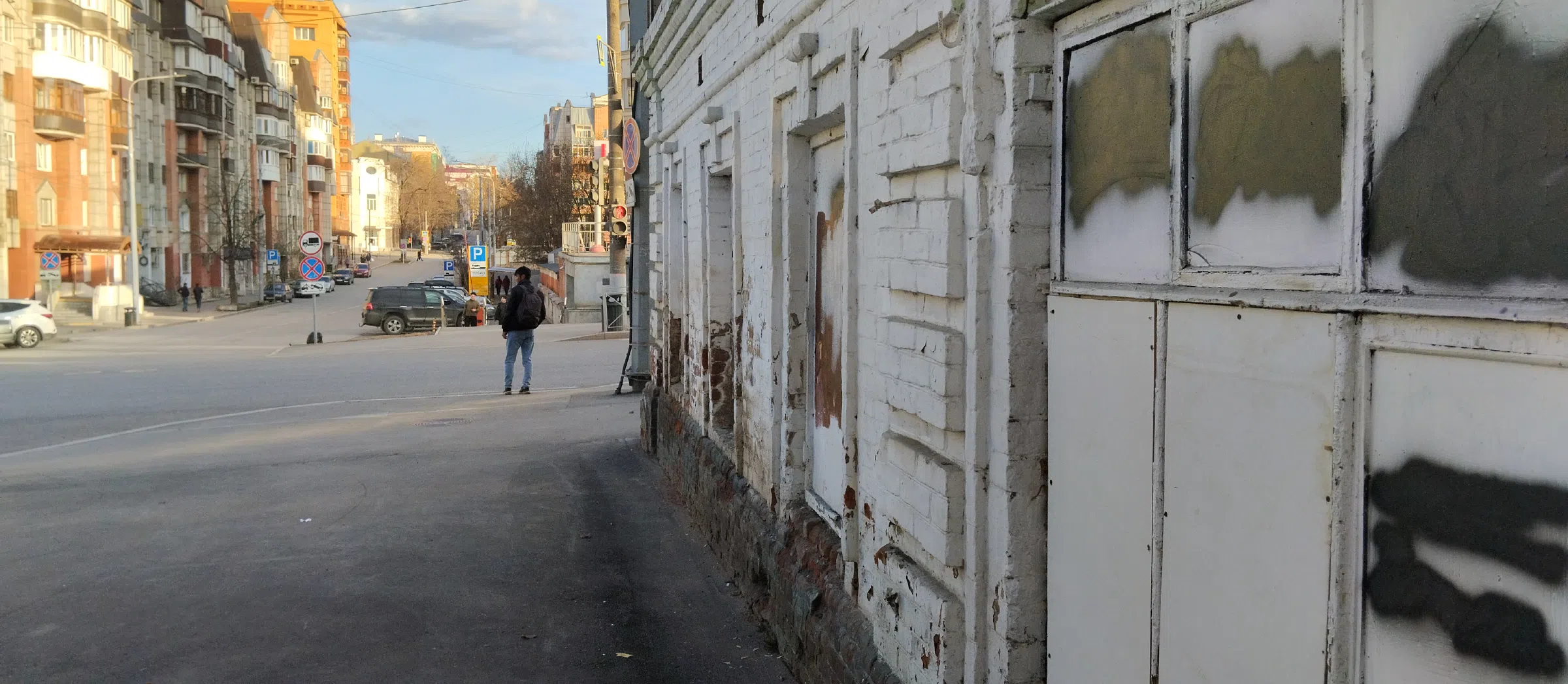 Городская улица с домом, фото 1