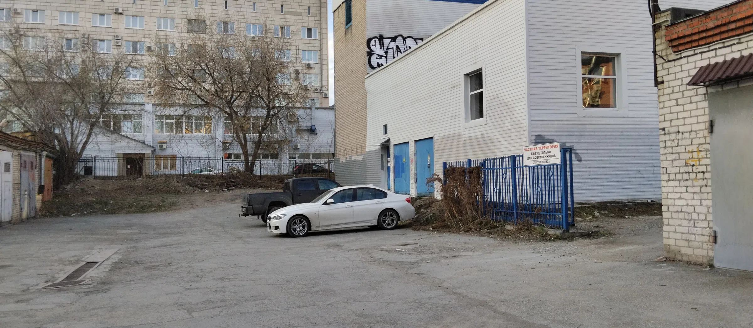 Гаражные стены с граффити, фото 1