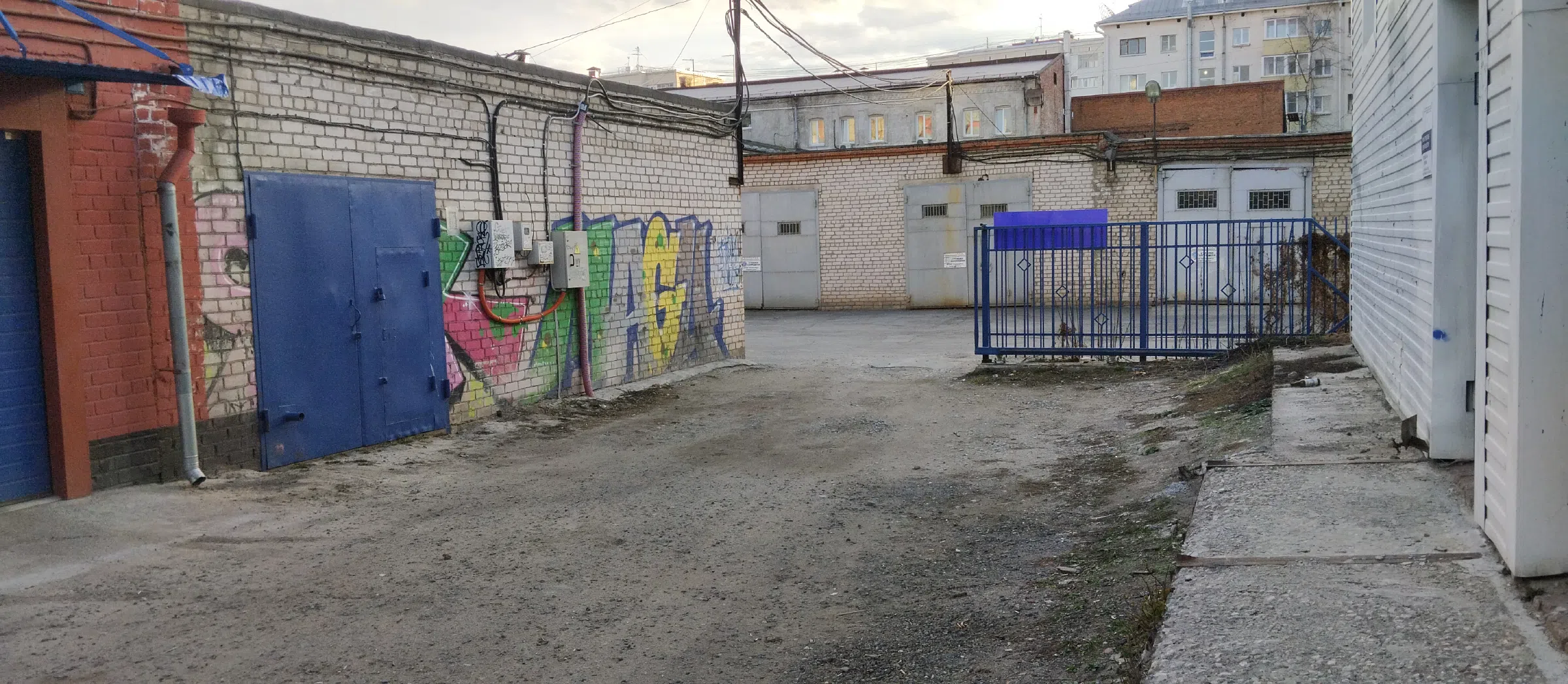 Гаражные стены с граффити, фото 9