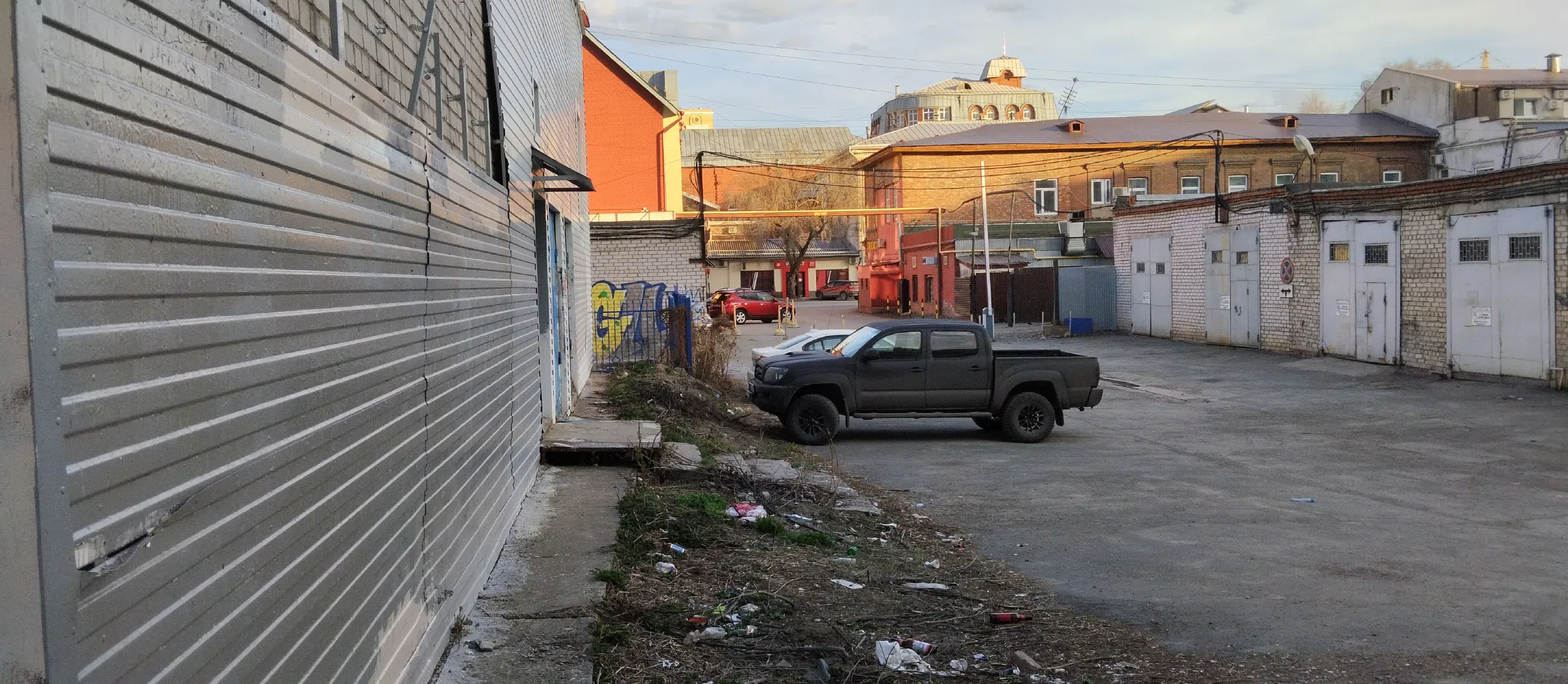 Гаражные стены с граффити, фото 12