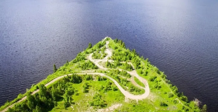 Каменный мыс у воды, фото 7