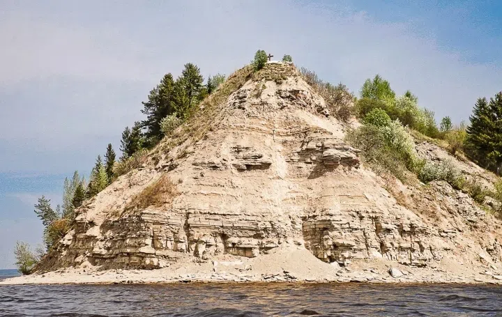Каменный мыс у воды, фото 1