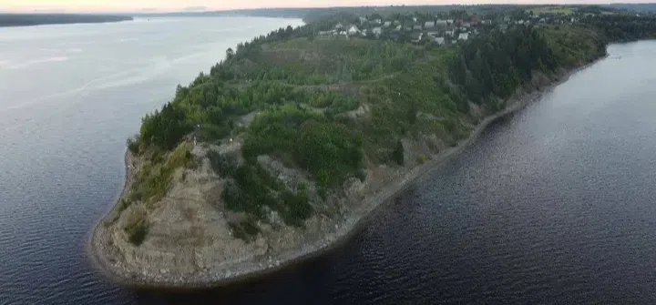 Каменный мыс у воды, фото 9