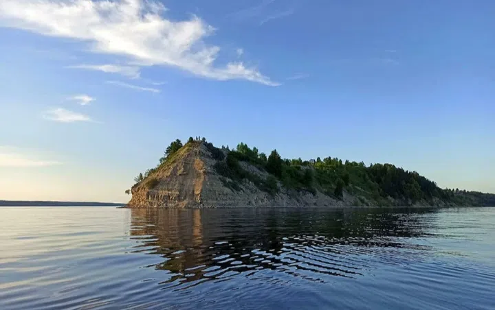 Каменный мыс у воды, фото 8
