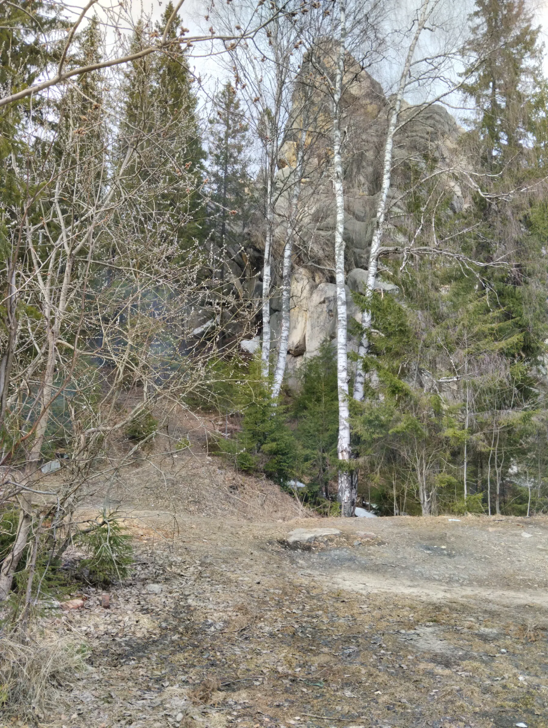 Скалы у реки, фото 15