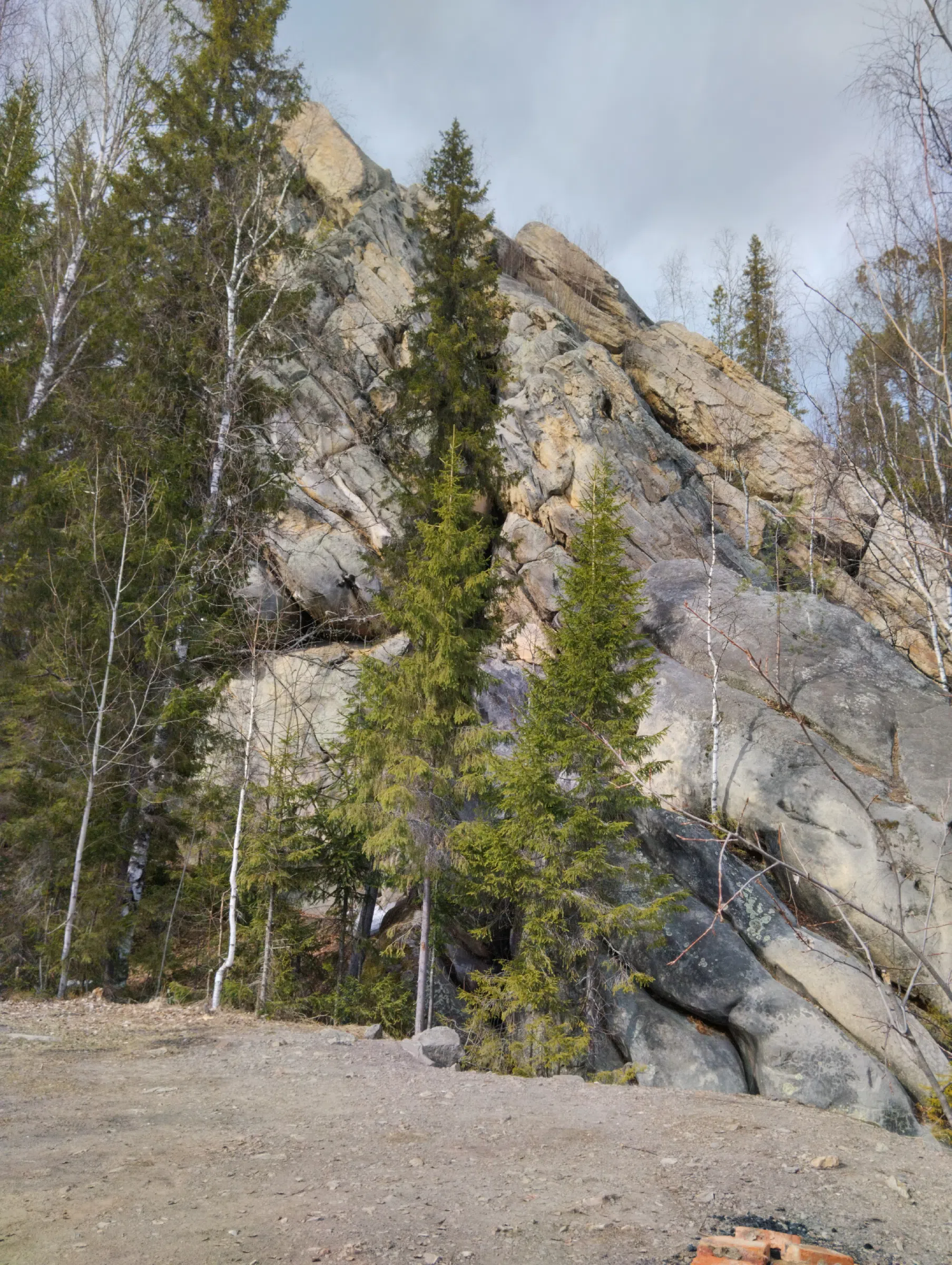 Скалы у реки, фото 10