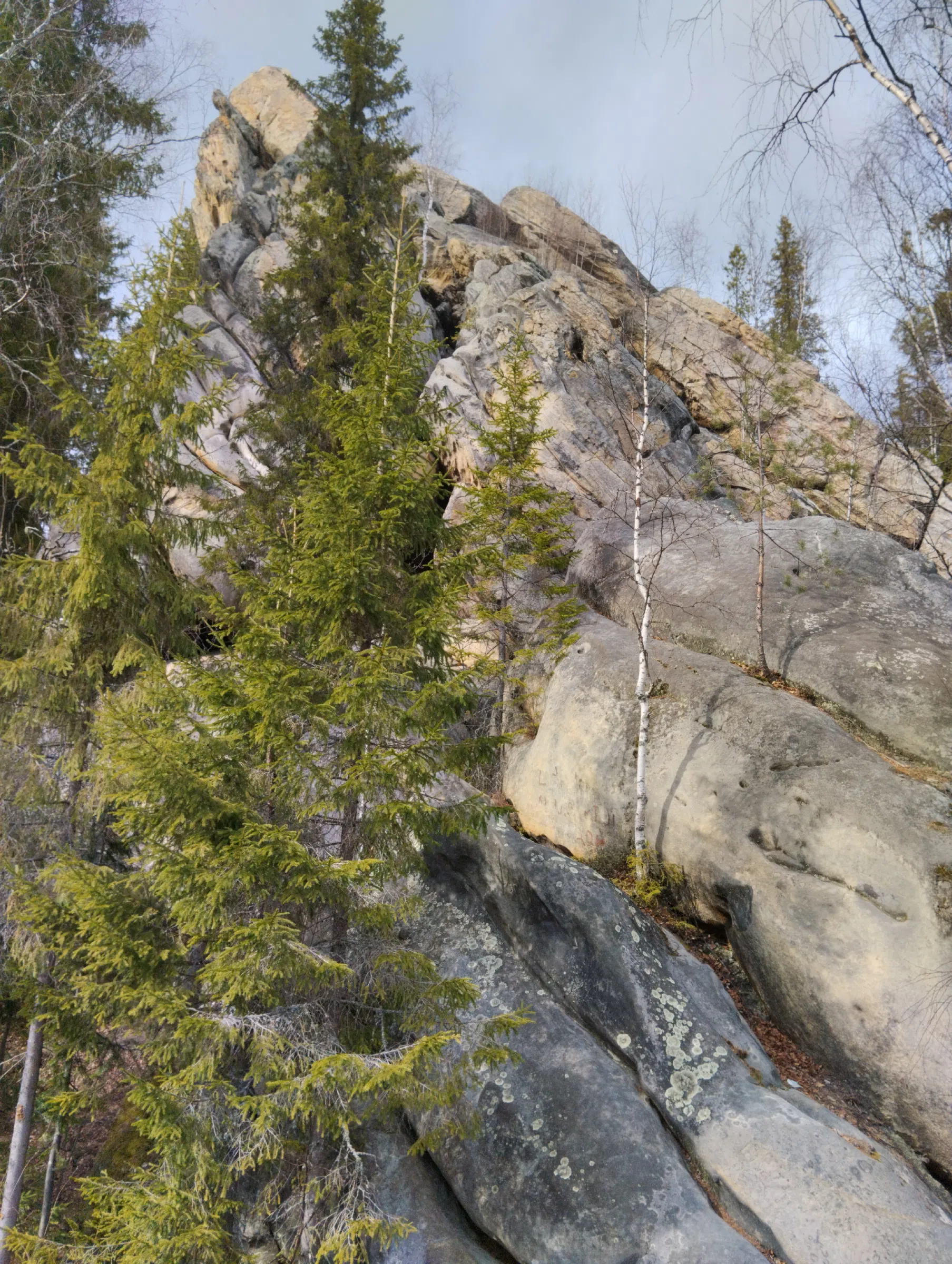 Скалы у реки, фото 11