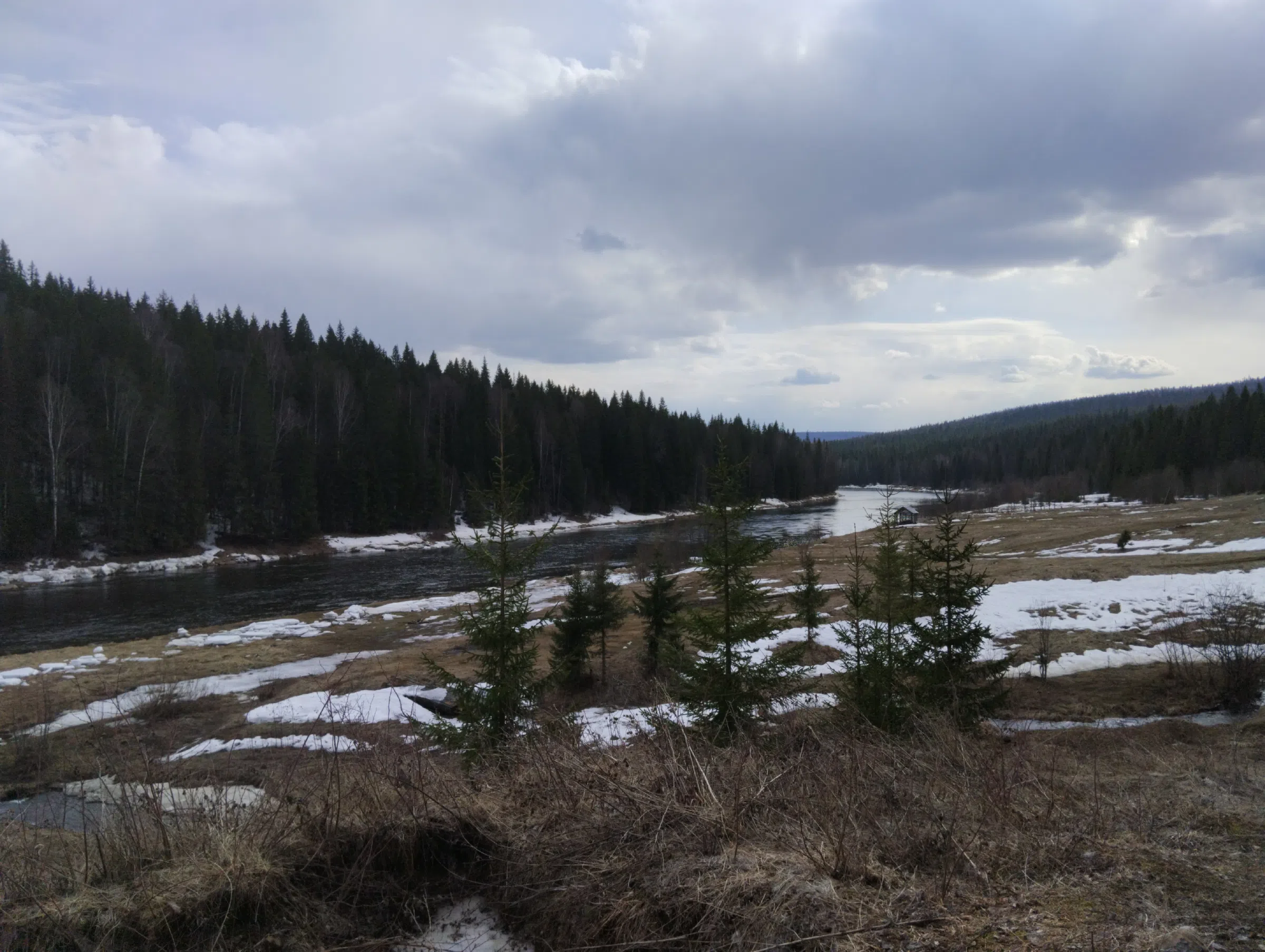 Скалы у реки, фото 22
