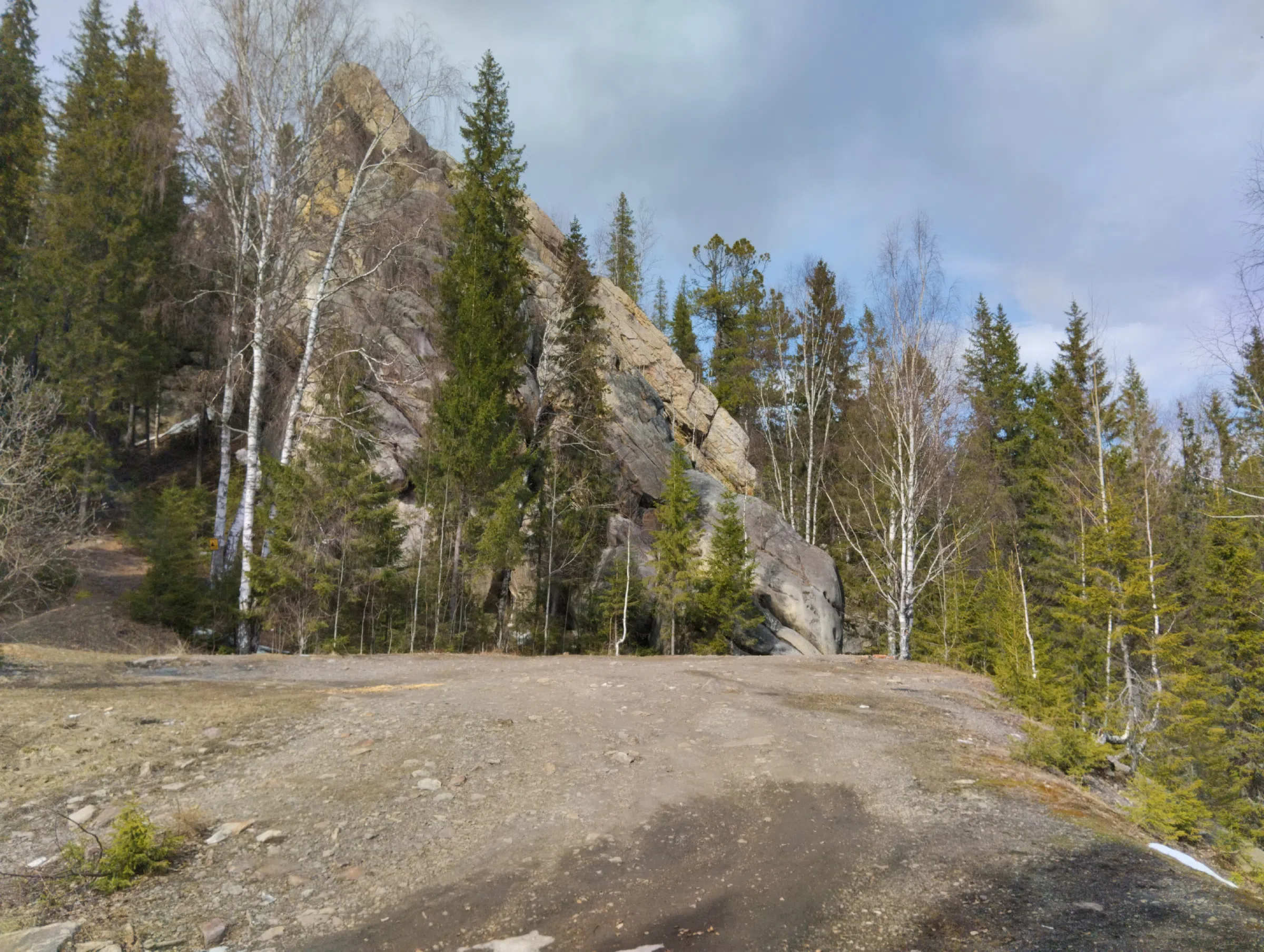 Скалы у реки, фото 9