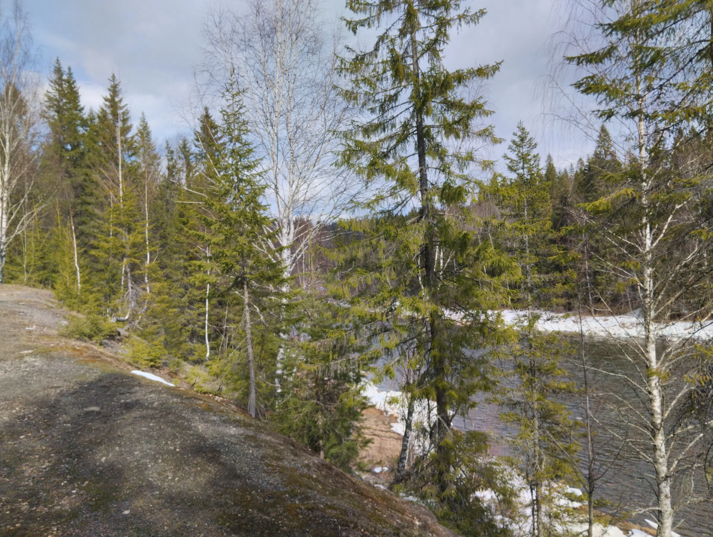 Скалы у реки, фото 6