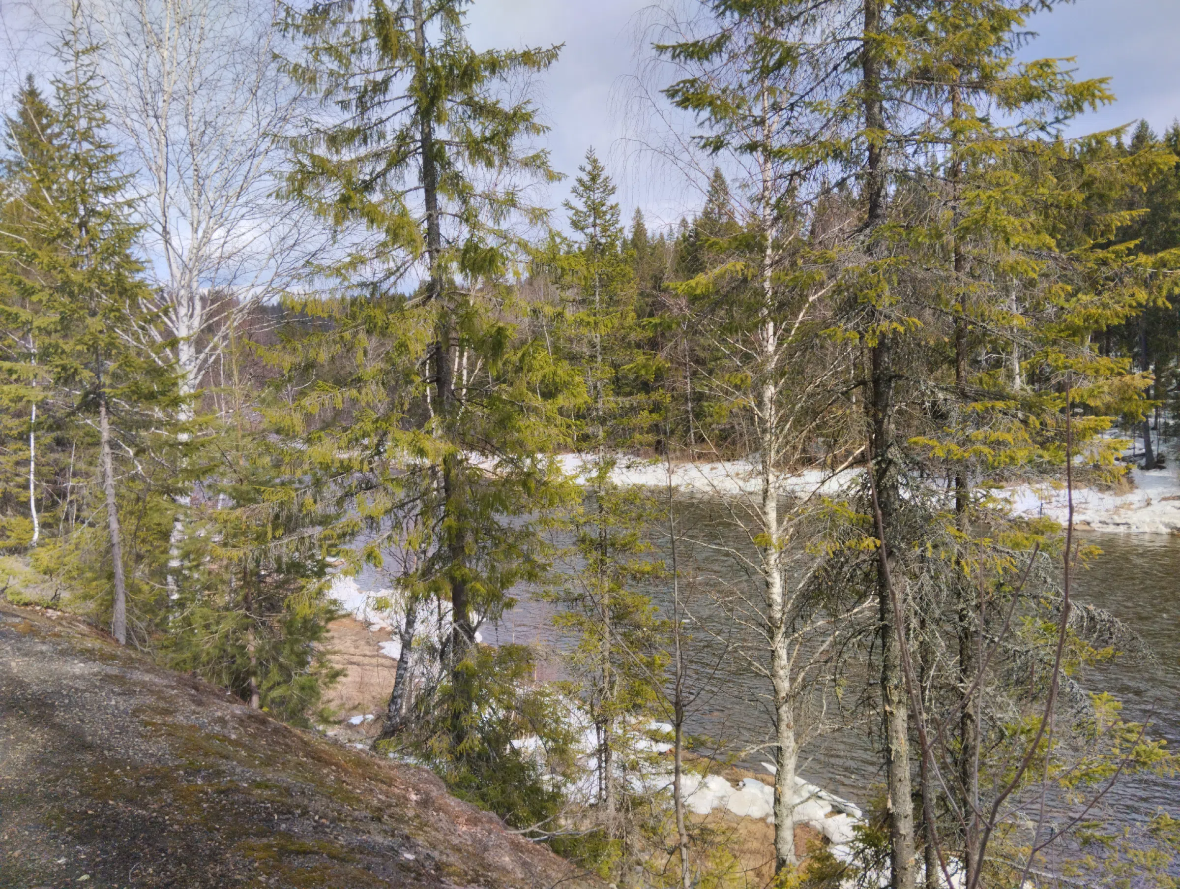 Скалы у реки, фото 5