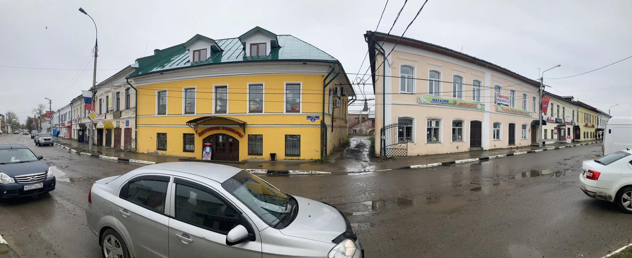 Классическая церковь на городской улице, фото 13