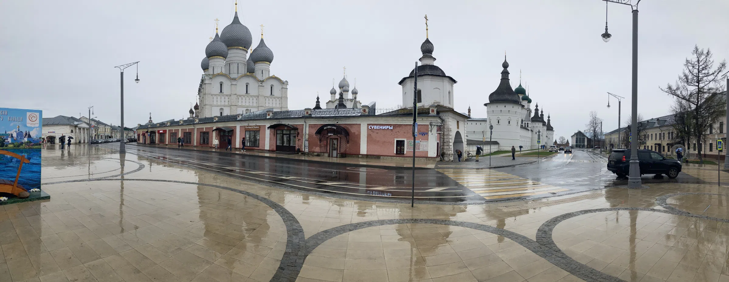 Классическая церковь на городской улице, фото 24