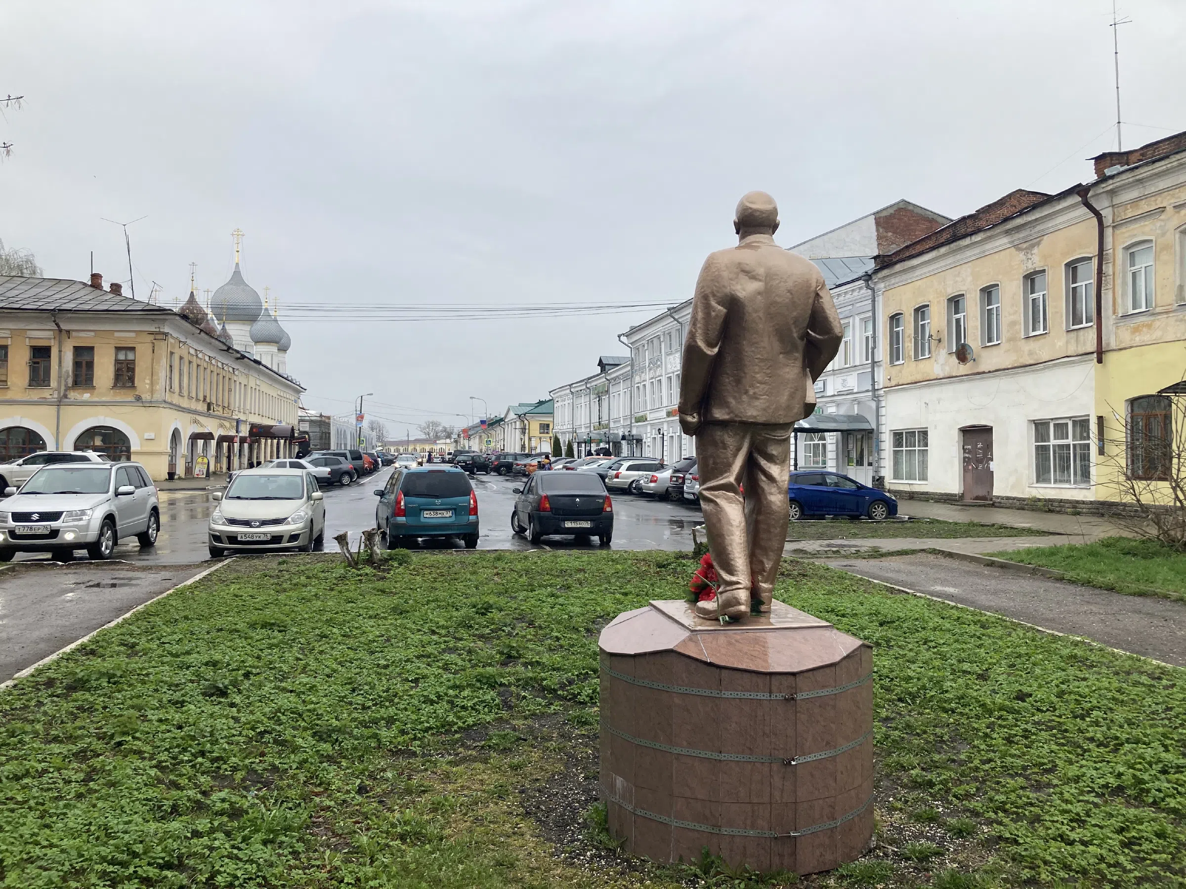 Классическая церковь на городской улице, фото 2
