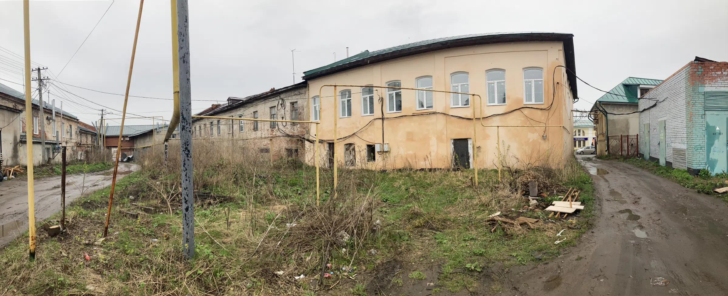 Классическая церковь на городской улице, фото 18
