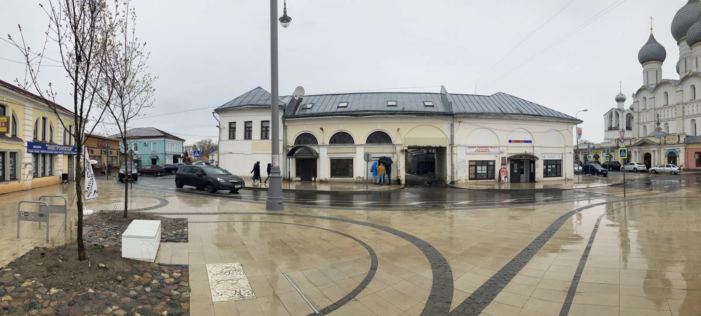 Классическая церковь на городской улице, фото 22