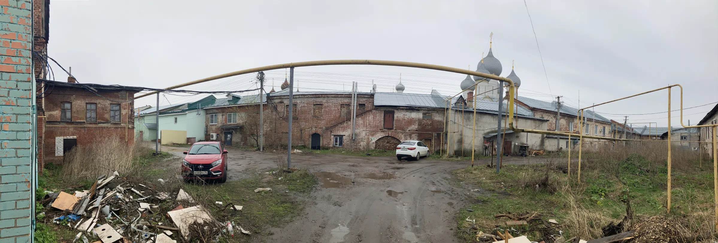 Классическая церковь на городской улице, фото 17