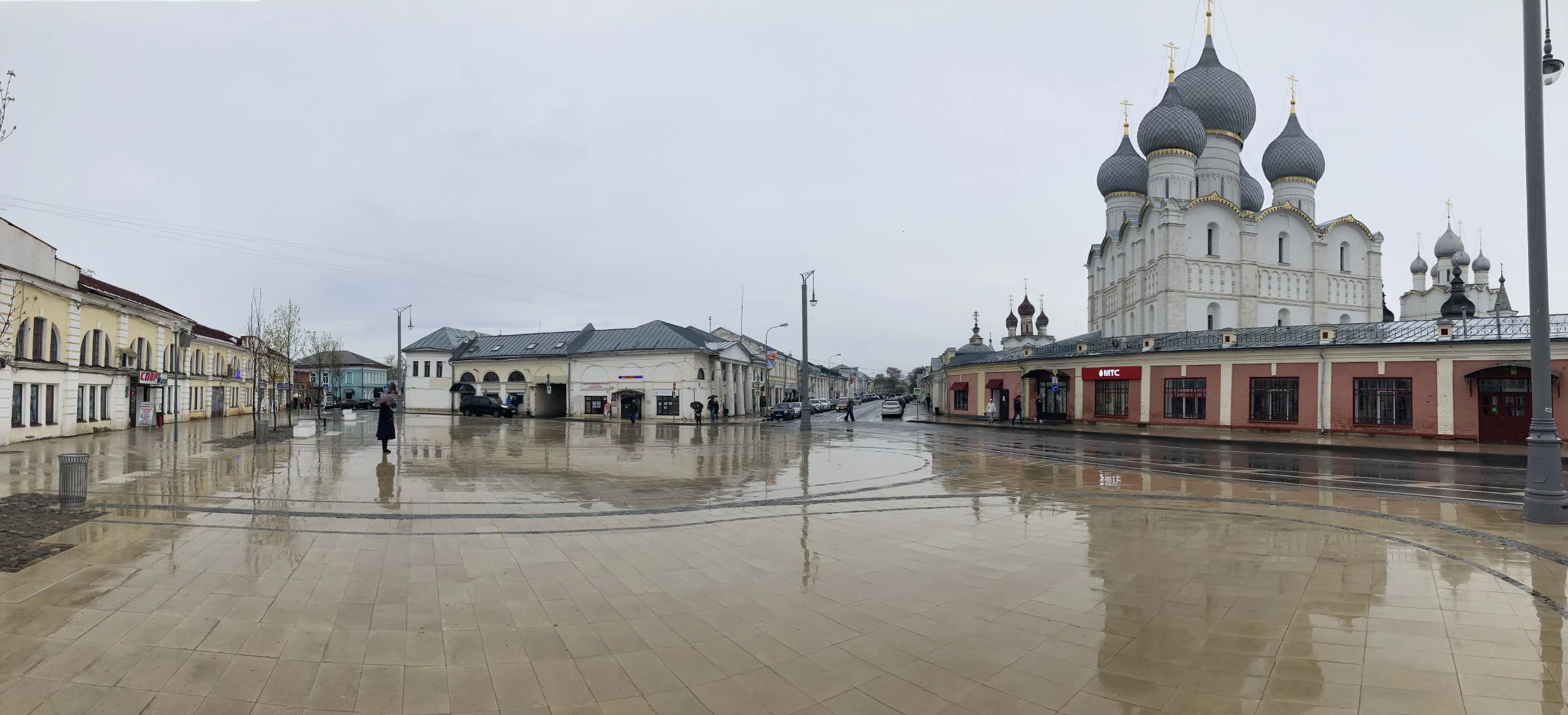 Классическая церковь на городской улице, фото 23
