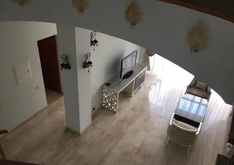 Большой дом с бассейном, фото 6
