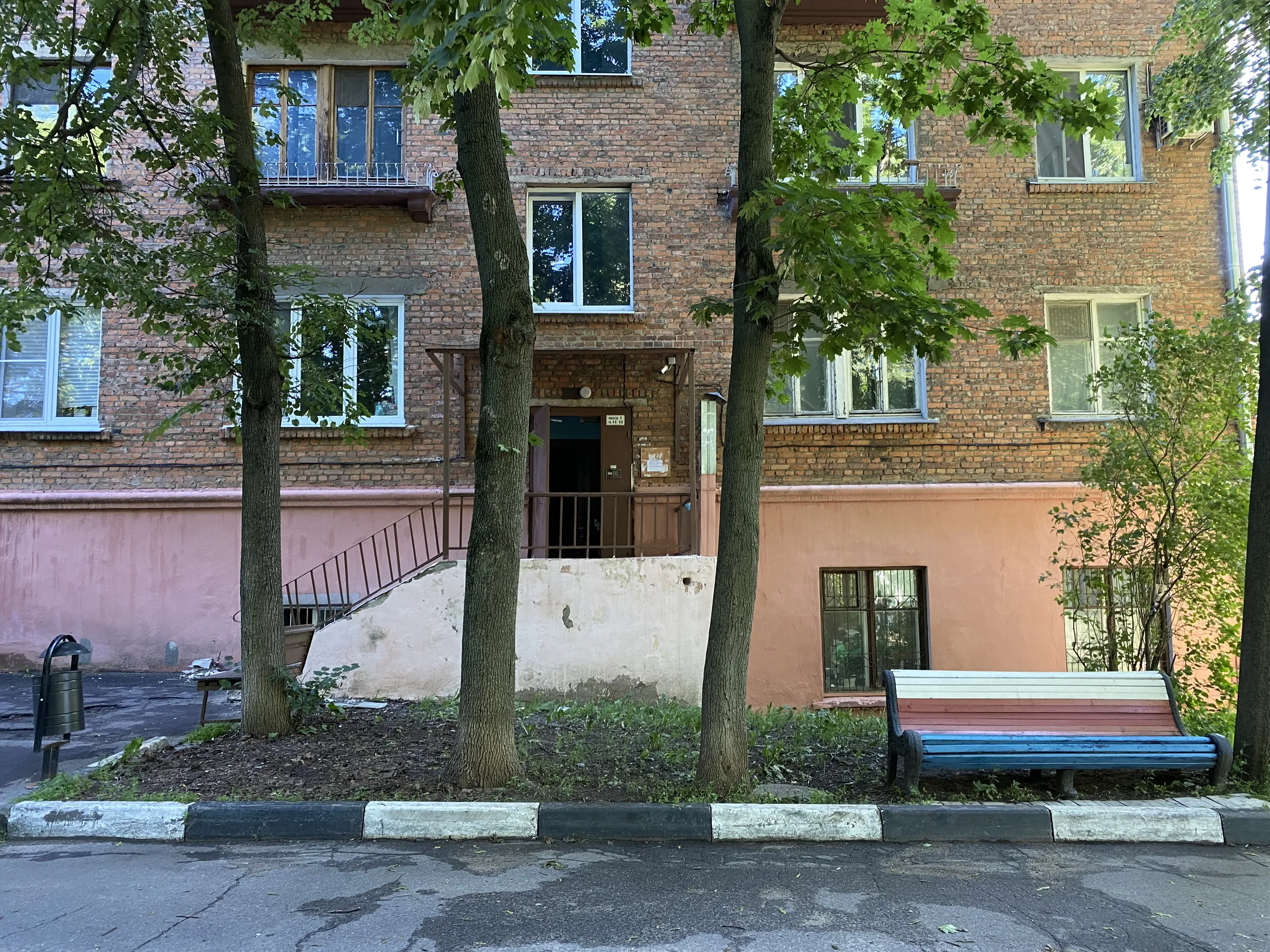 Кирпичная сталинка с граффити, фото 7
