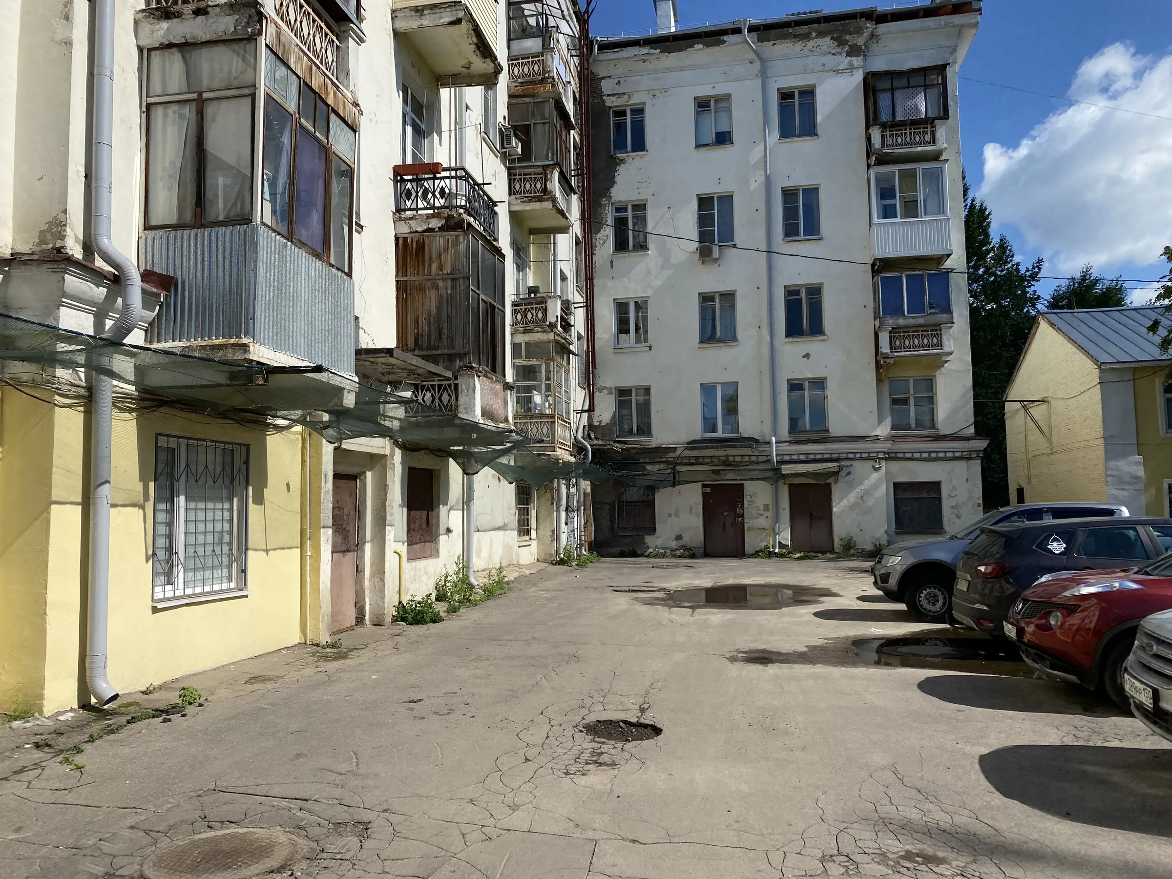 Сталинка с двором и прудом, фото 15