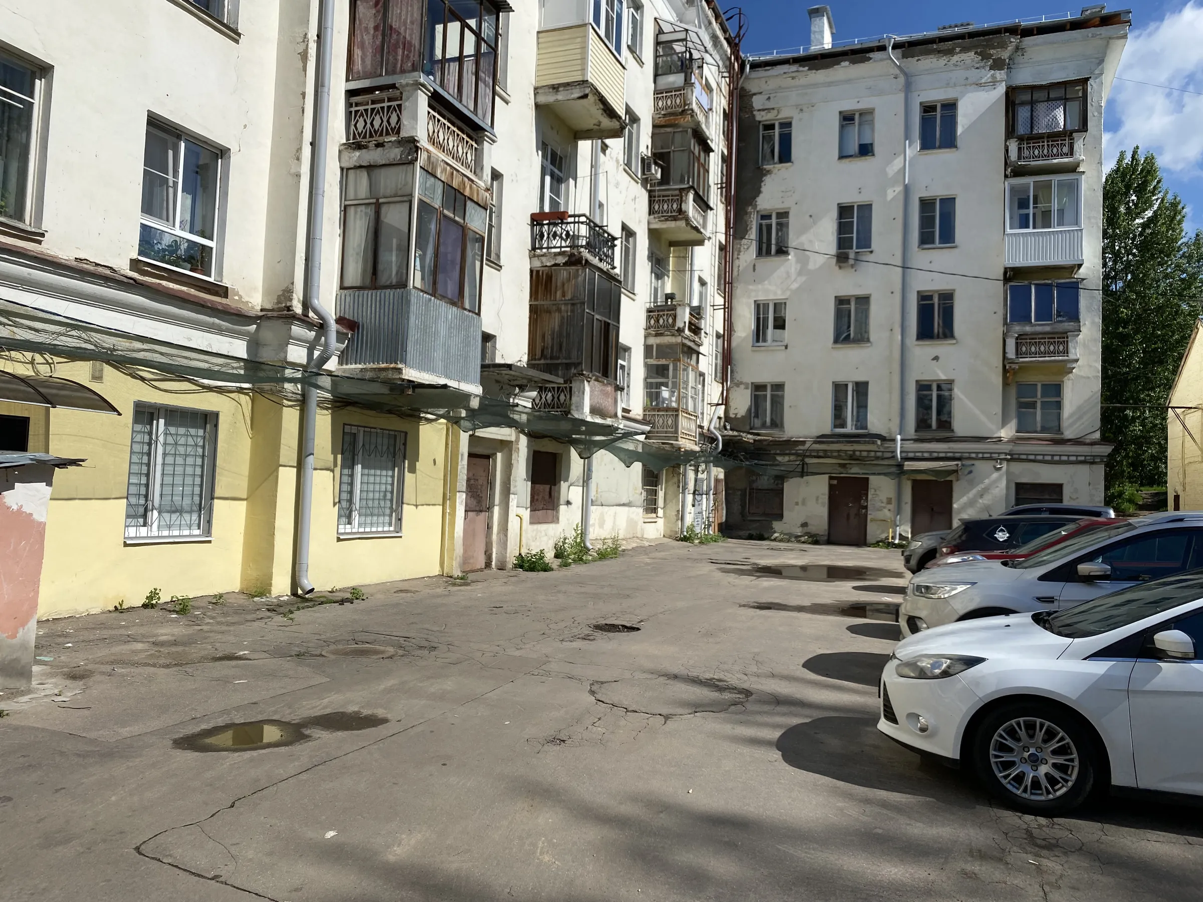 Сталинка с двором и прудом, фото 13