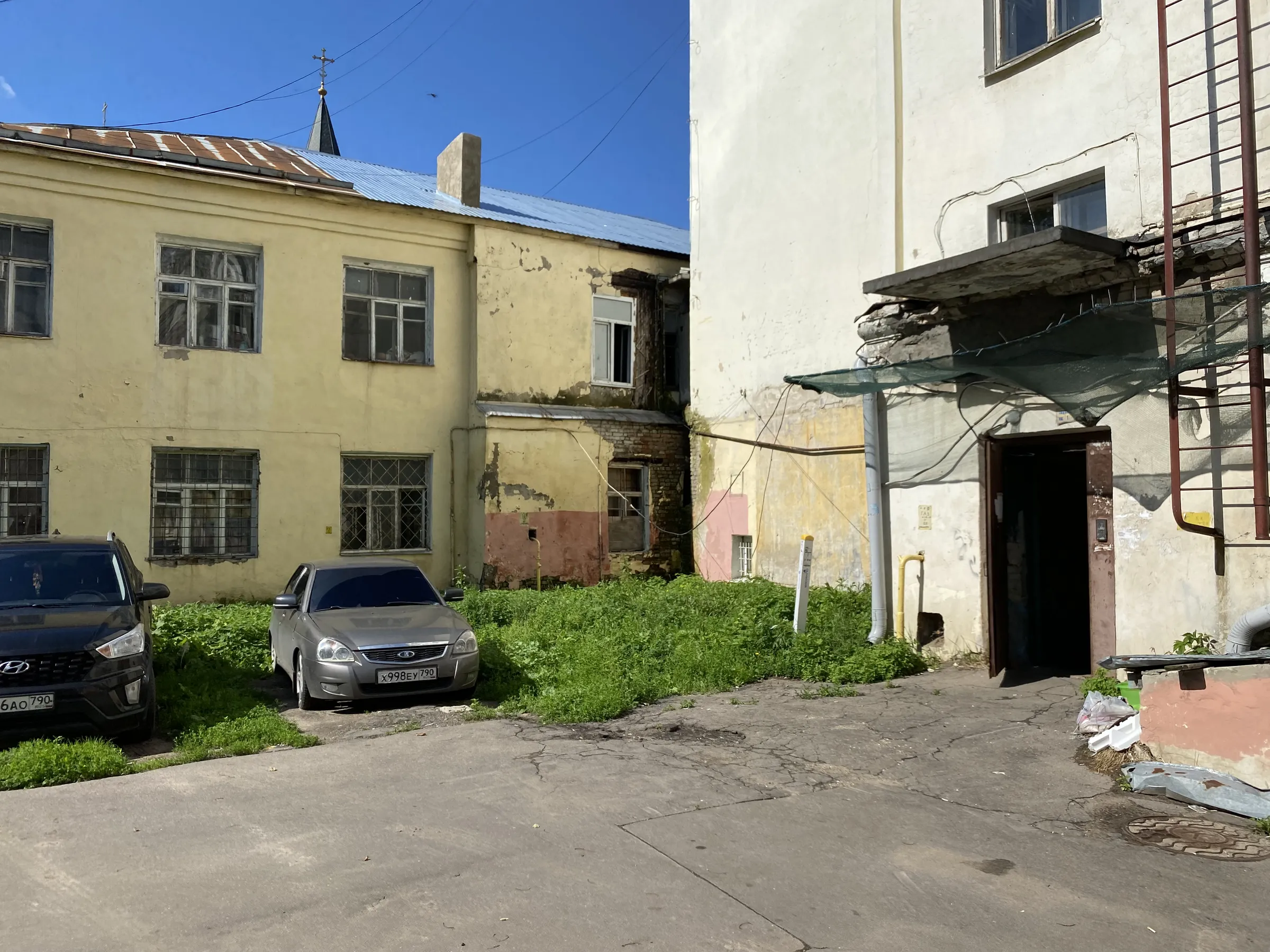 Сталинка с двором и прудом, фото 11