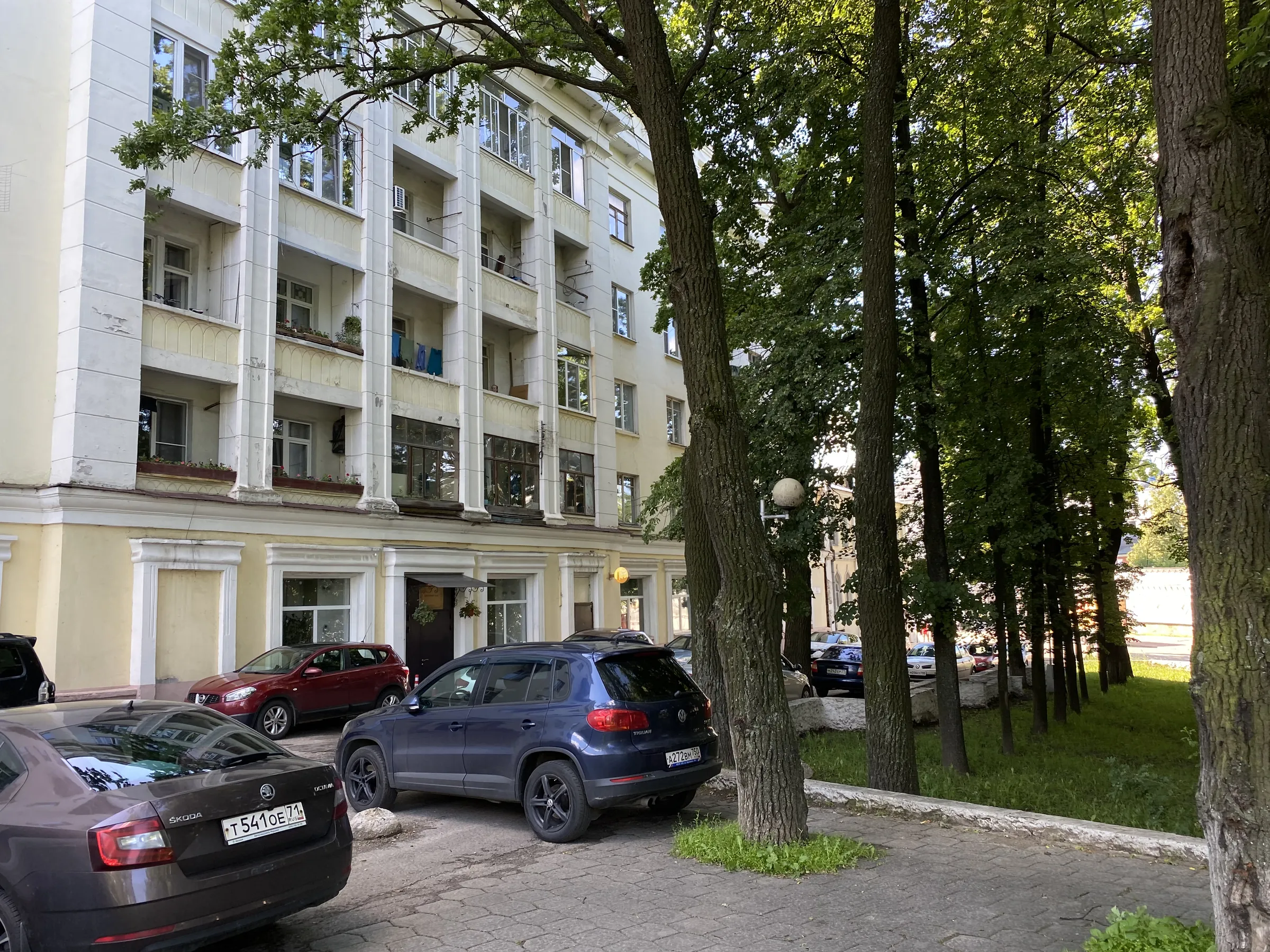 Сталинка с двором и прудом, фото 6