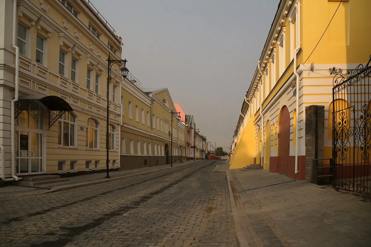 Мощеная улочка c классикой, фото 2