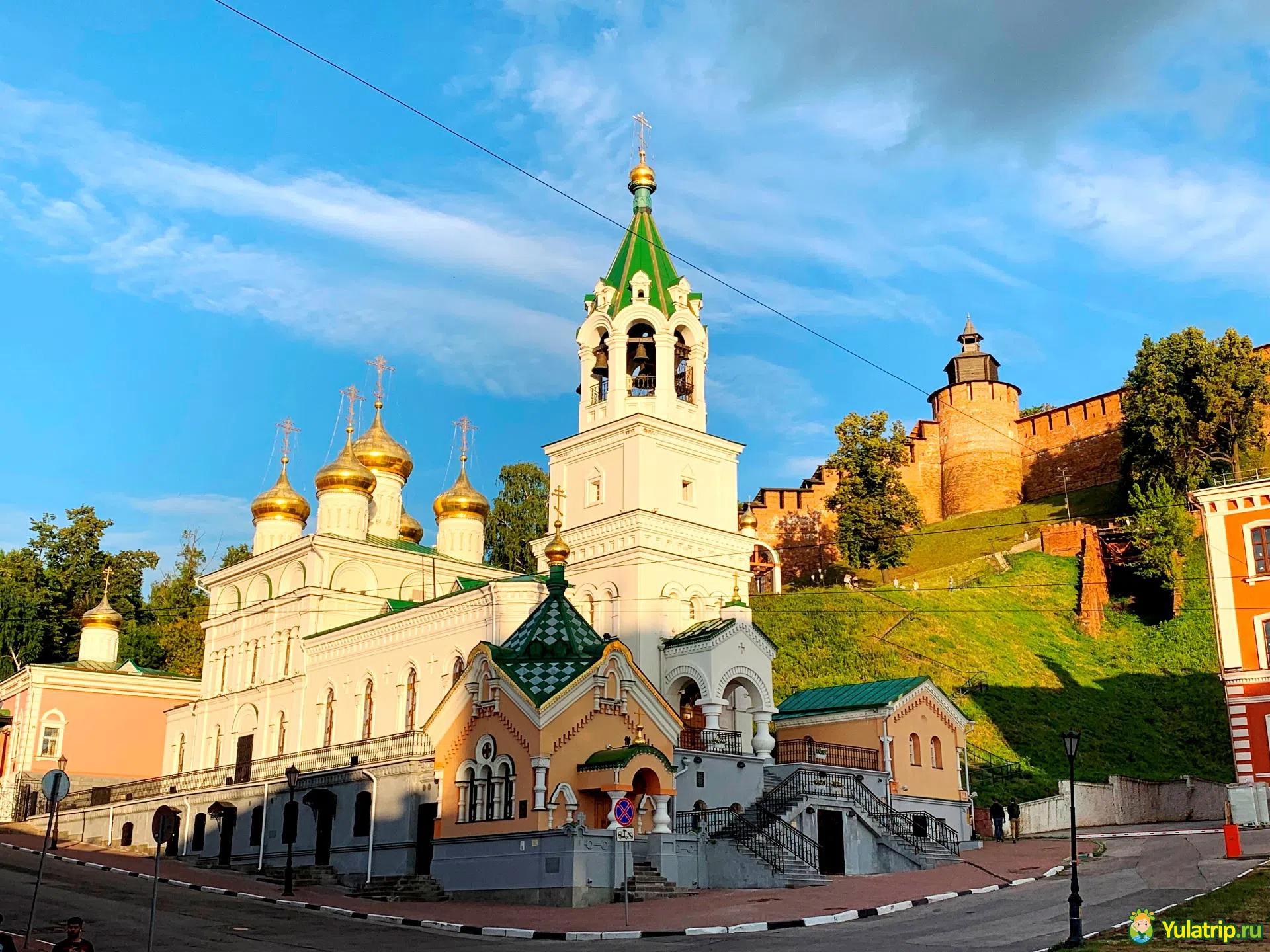 Старинная улица с храмом, фото 8