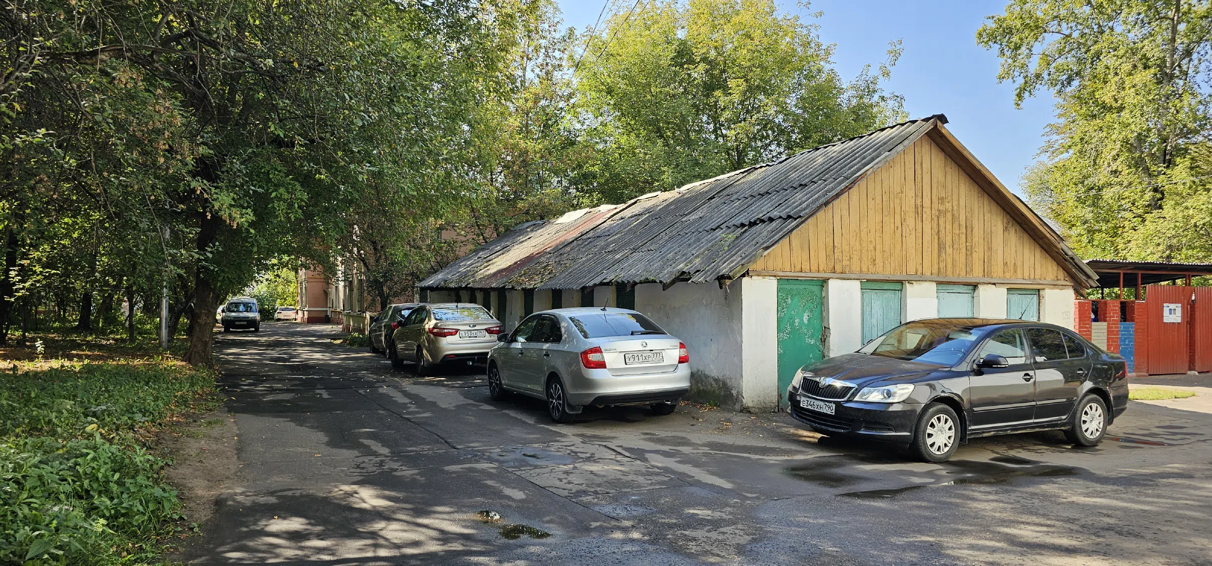 Дачный двор с берёзами, фото 11
