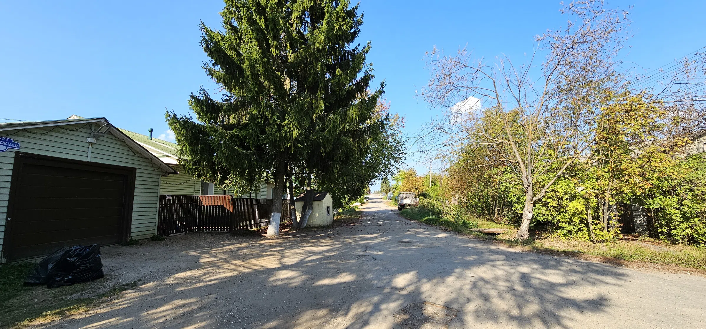 Ряд старых заборов, фото 12