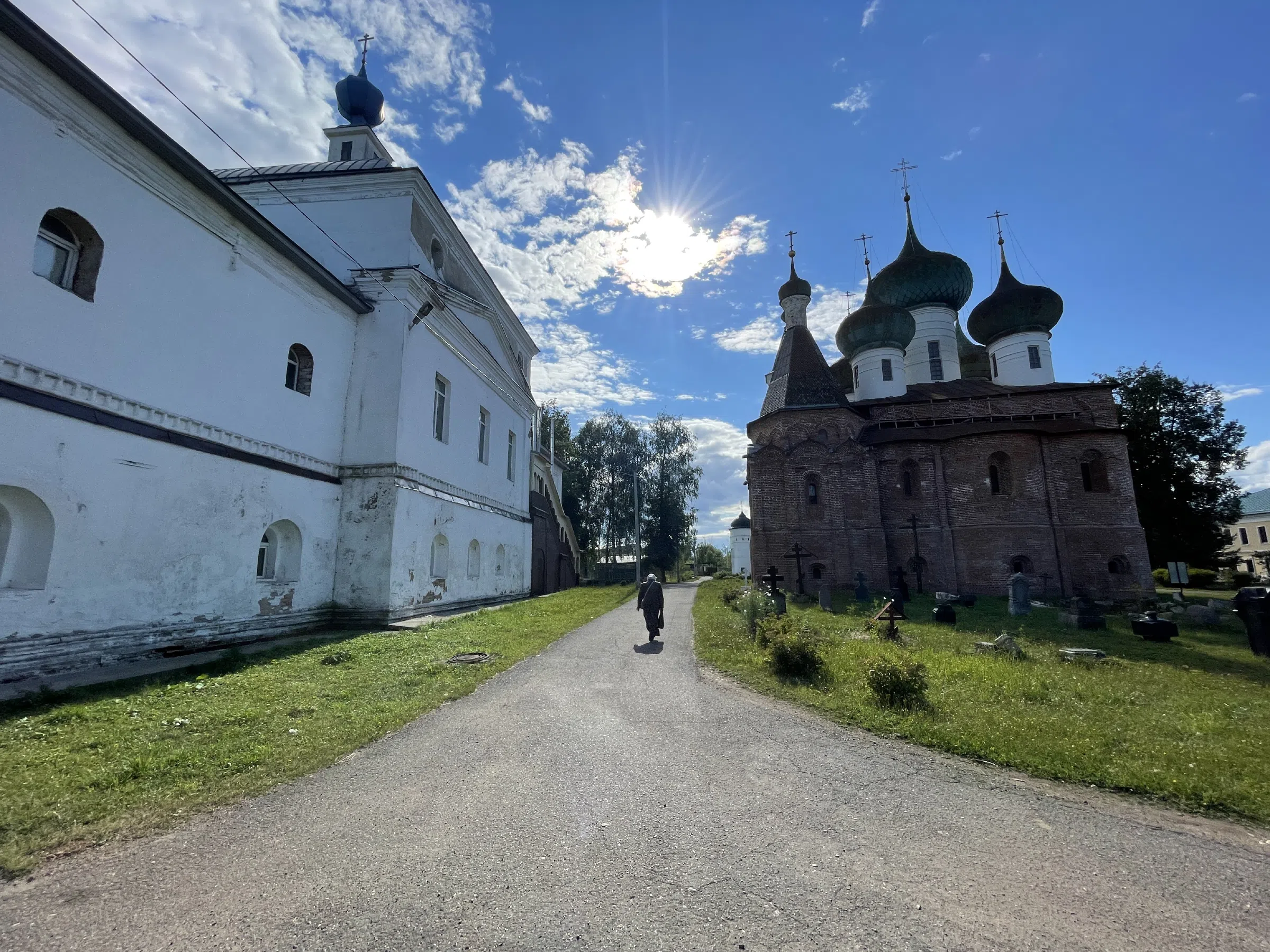 Белый храм с башнями, фото 6