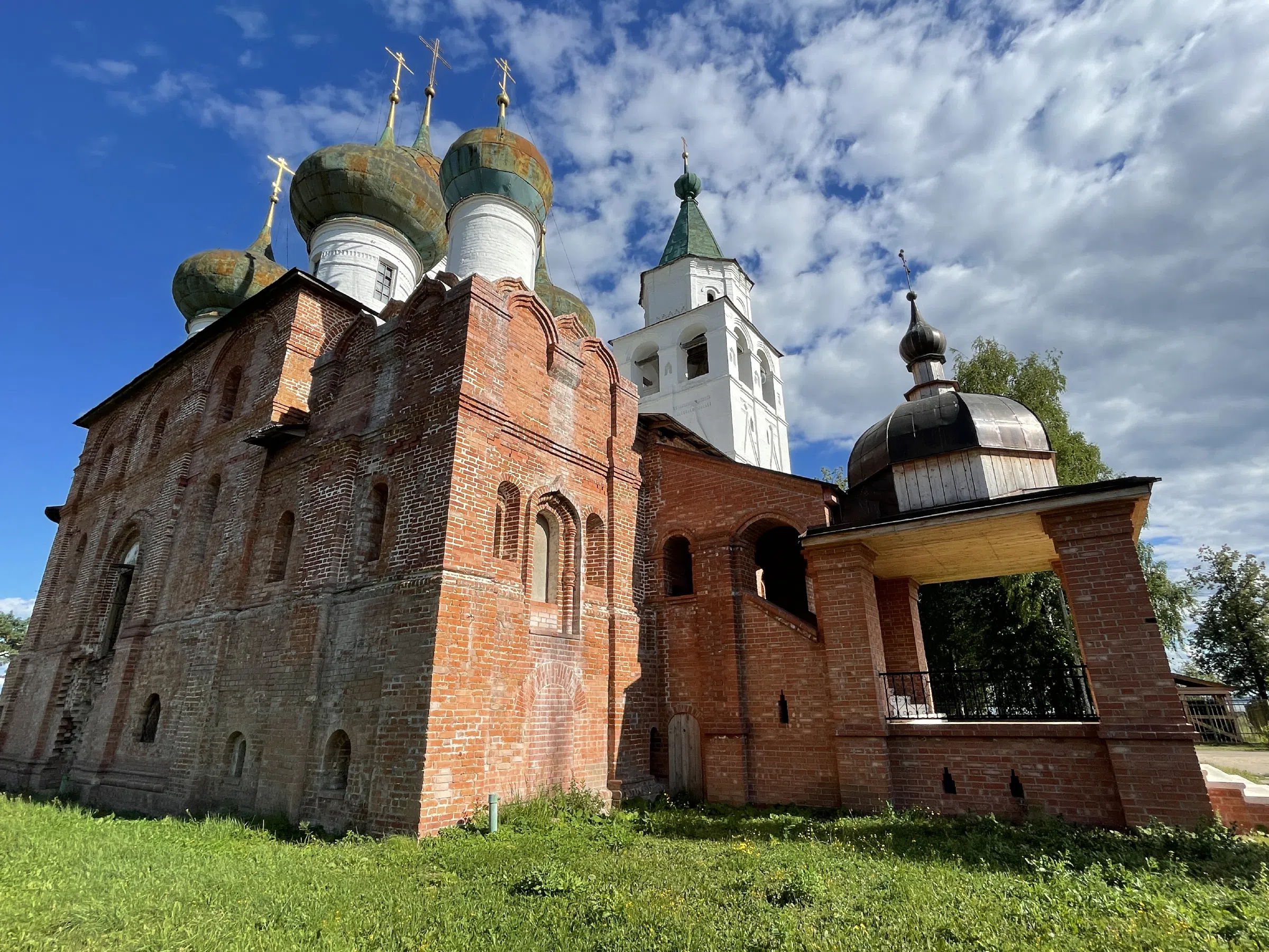 Белый храм с башнями, фото 11