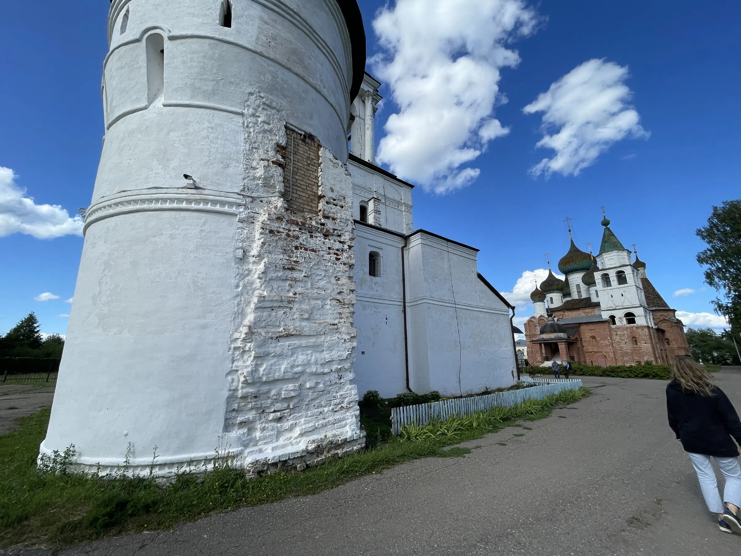 Белый храм с башнями, фото 3