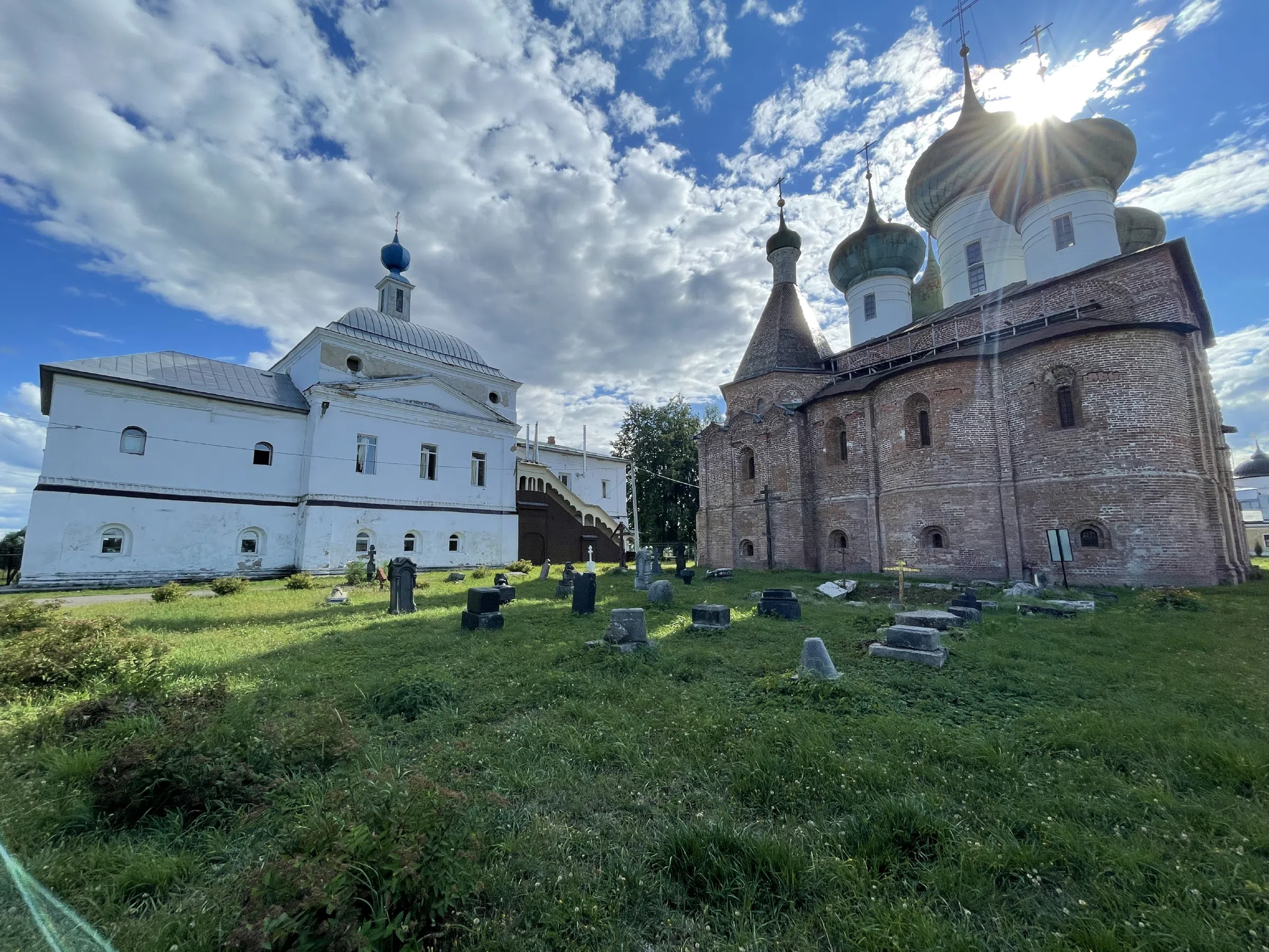 Белый храм с башнями, фото 8