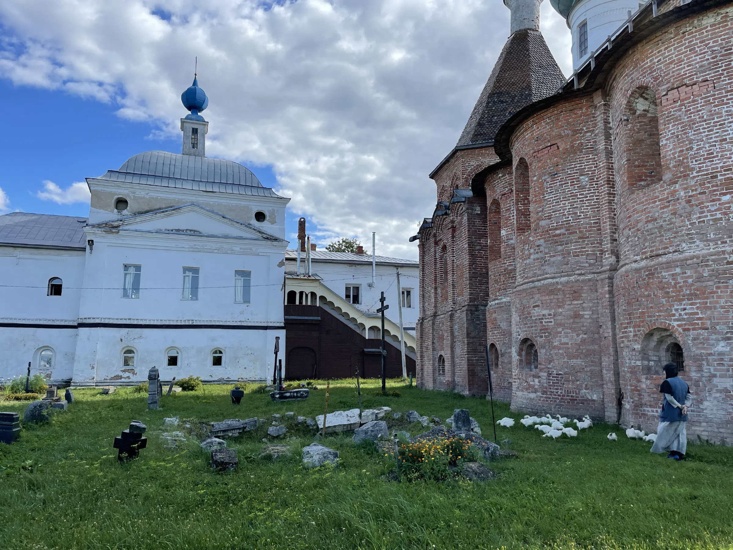Белый храм с башнями, фото 9