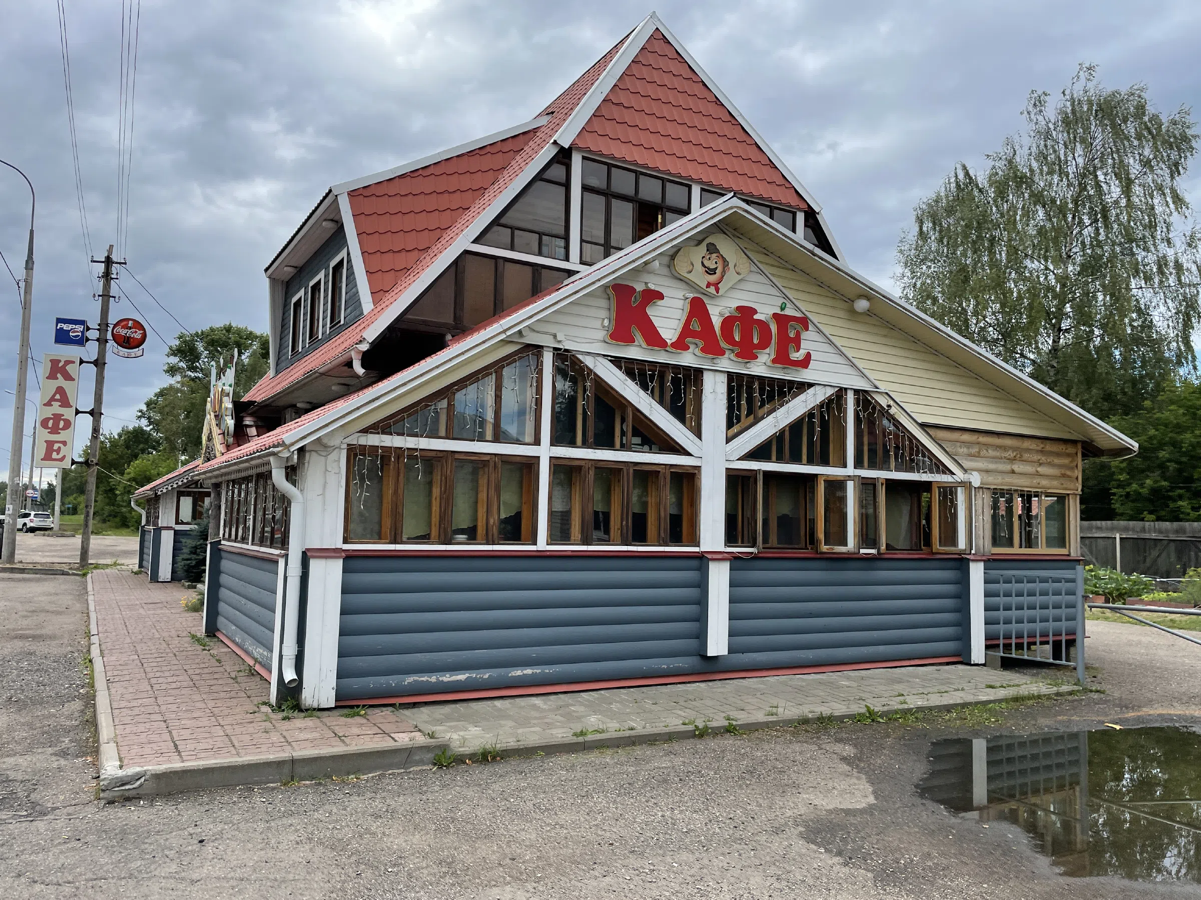 Кафе в лесу с террасой, фото 6