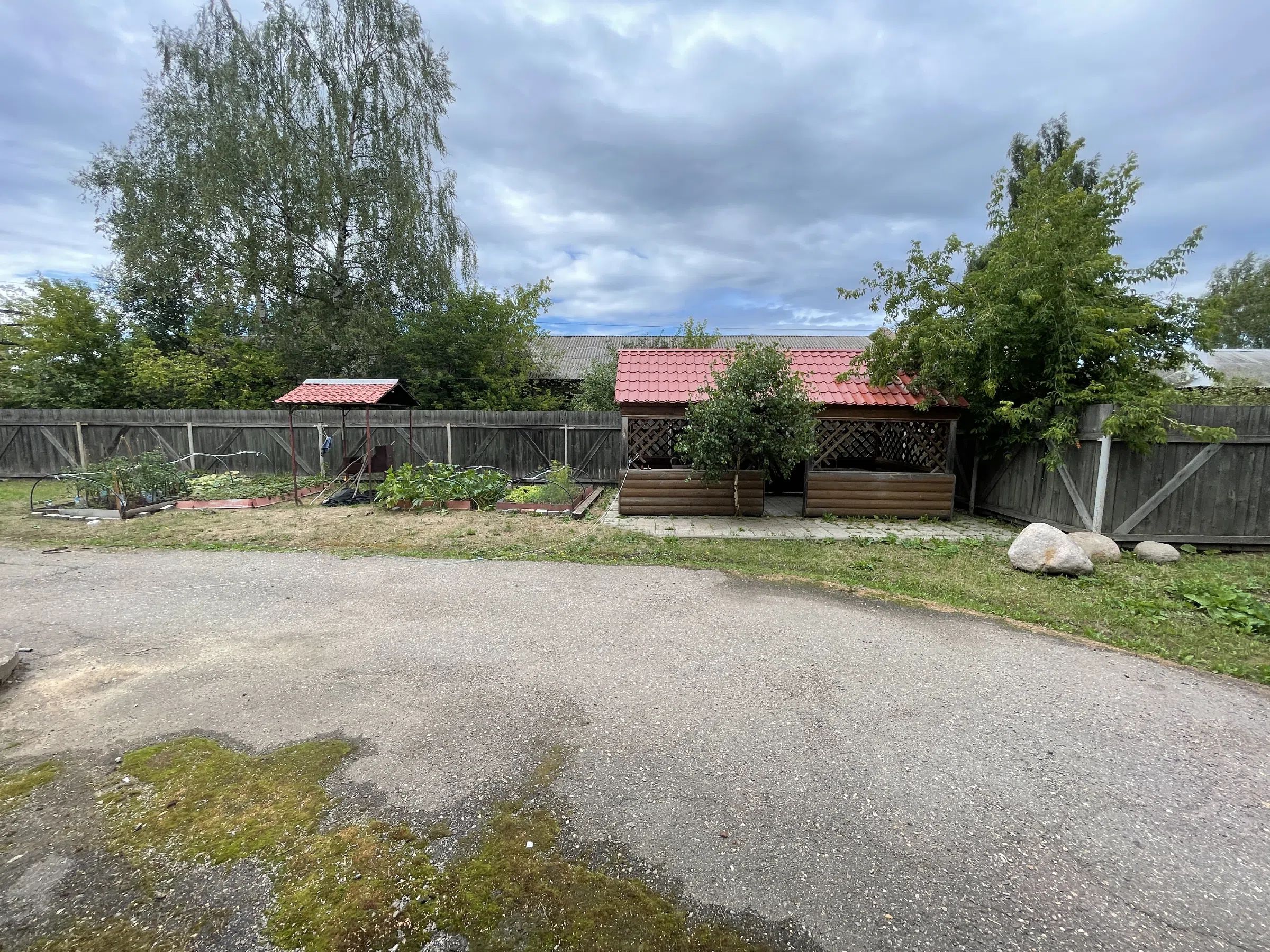 Кафе в лесу с террасой, фото 15