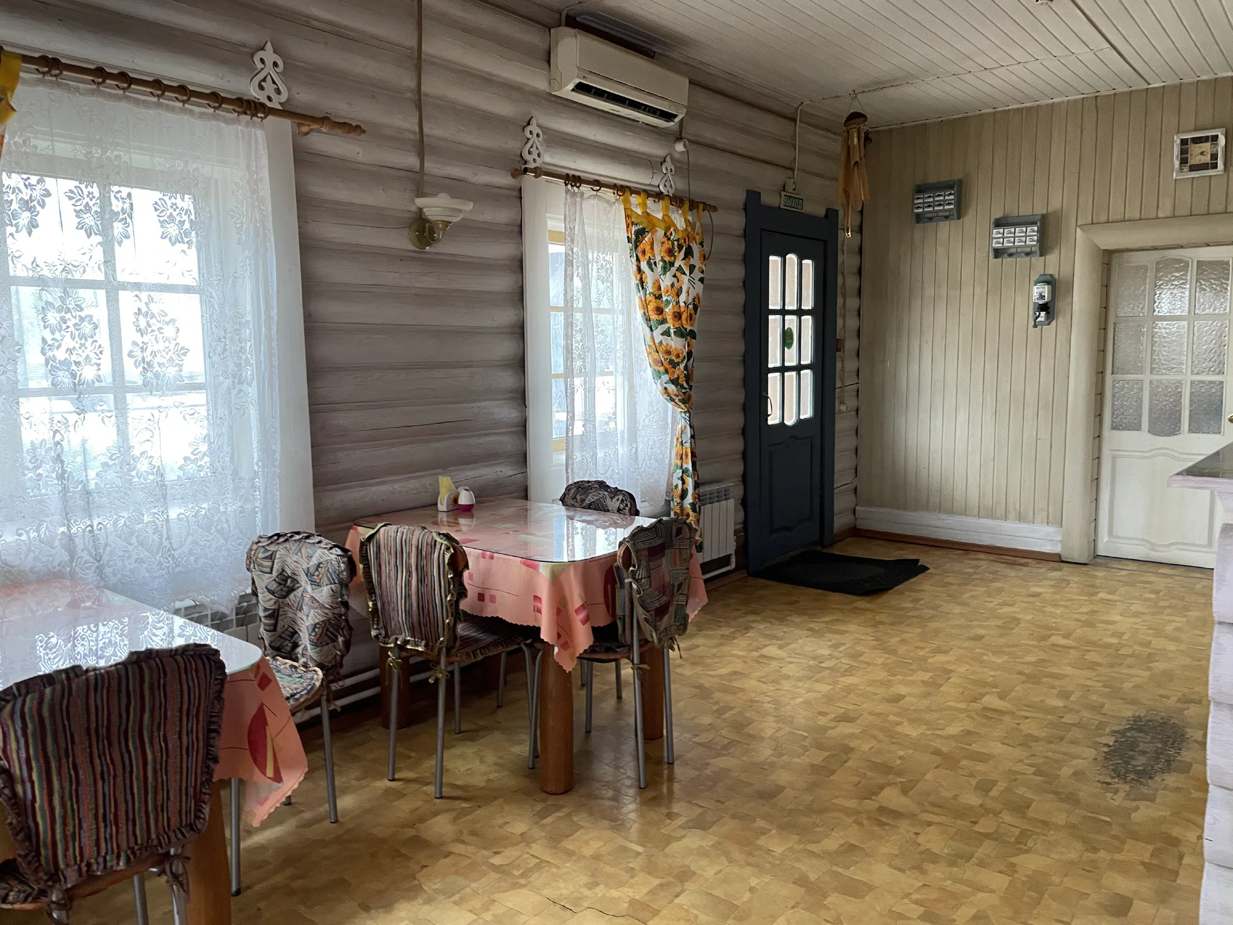 Кафе в лесу с террасой, фото 21