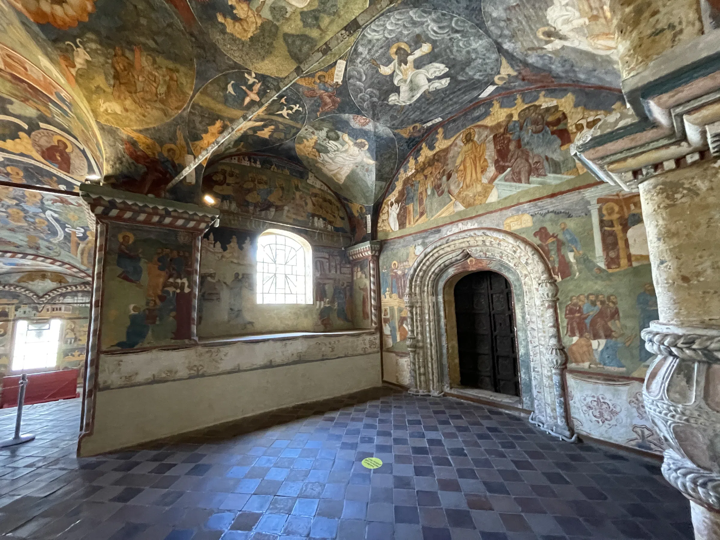Церковь с росписью стен, фото 21